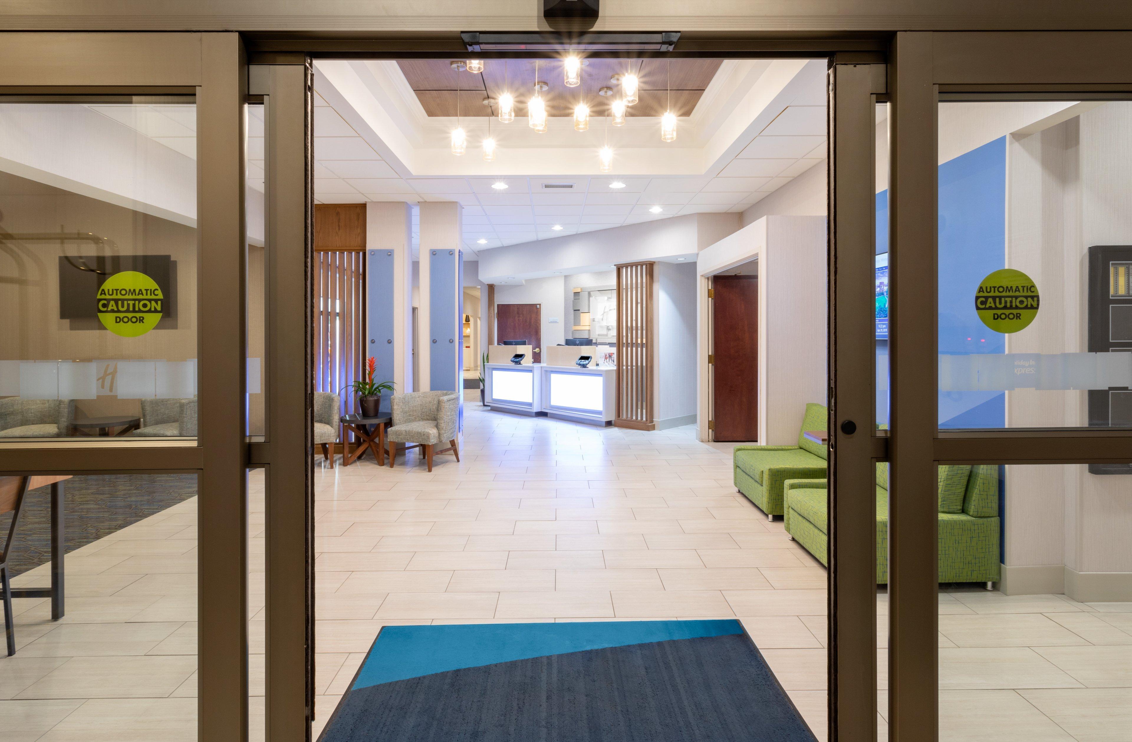 Vista Lobby Holiday Inn Express Hotel & Suites Downtown Minneapolis by IHG