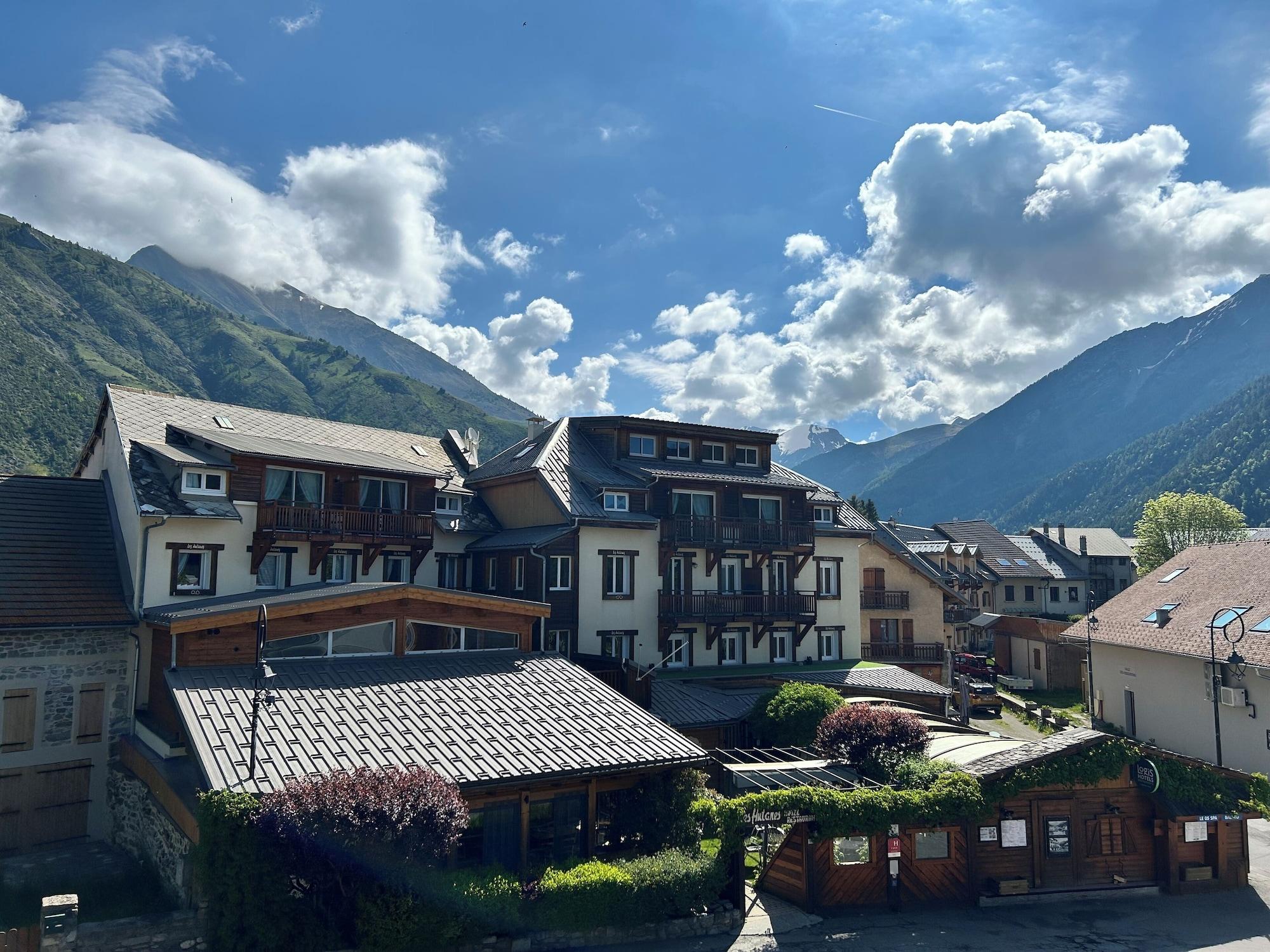 Vista Exterior Hotel Les Autanes