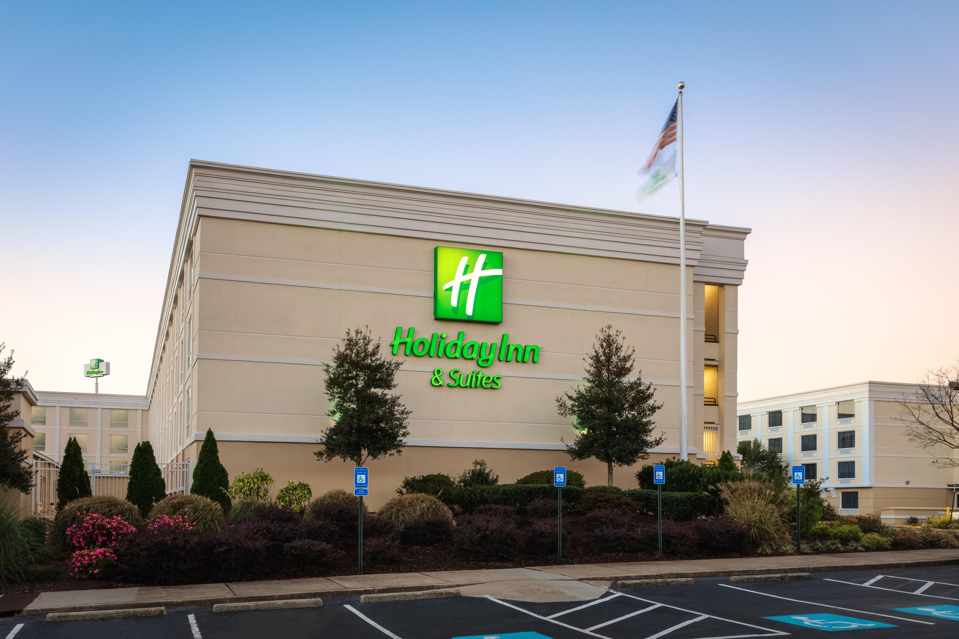 Vista Exterior Holiday Inn Hotel & Suites Atlanta Airport-North by IHG