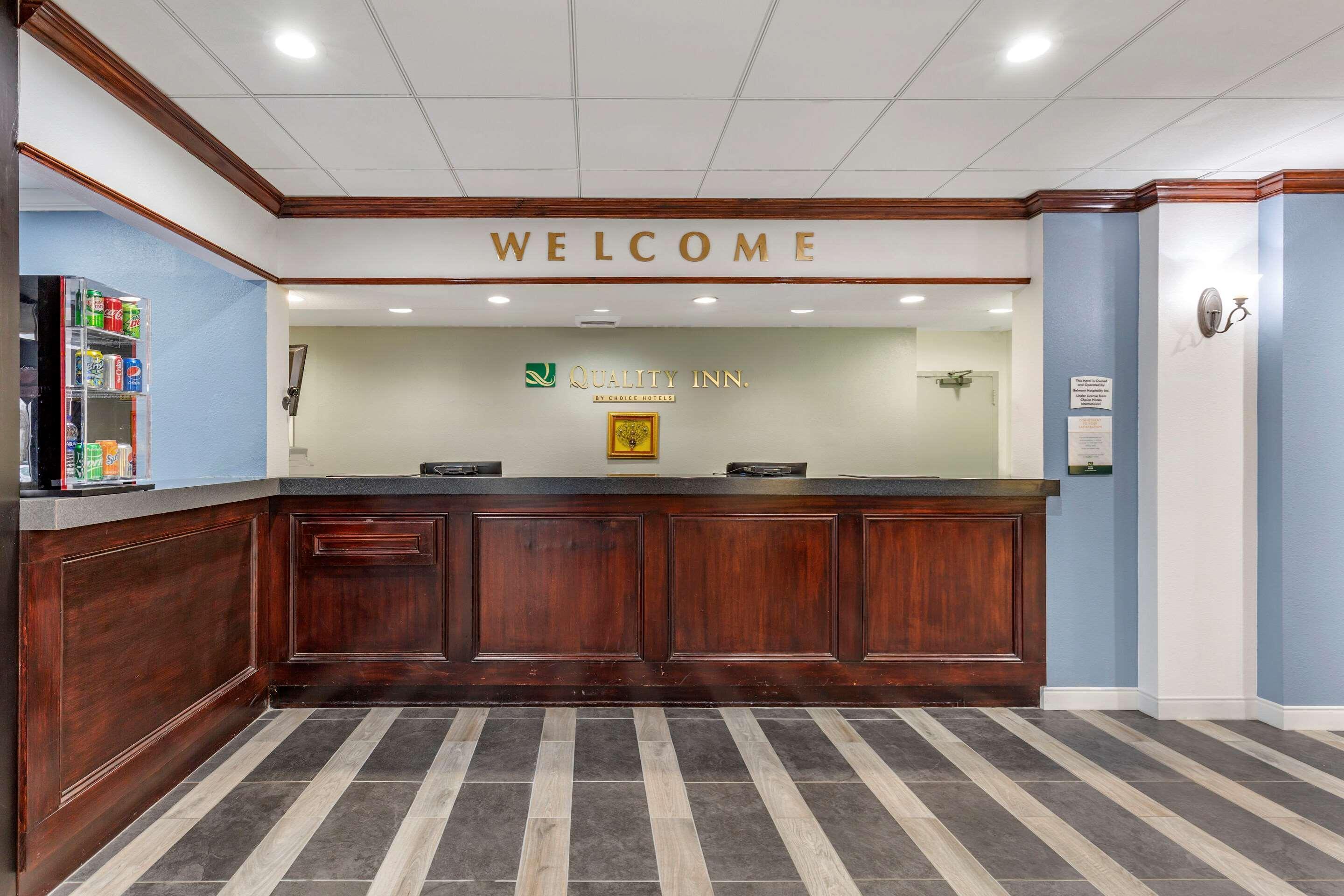 Vista Lobby Quality Inn Windsor Mill