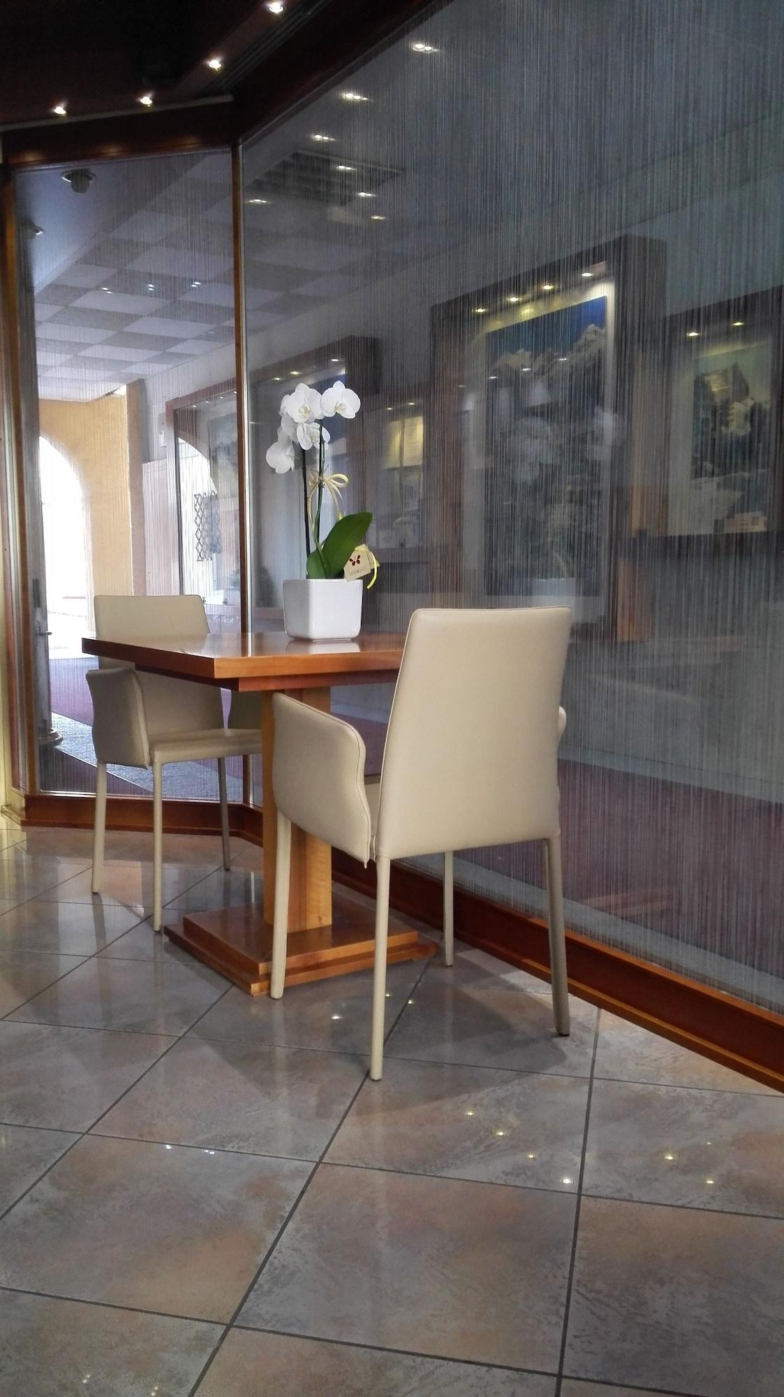 Bar/Salón Albergo Delle Alpi