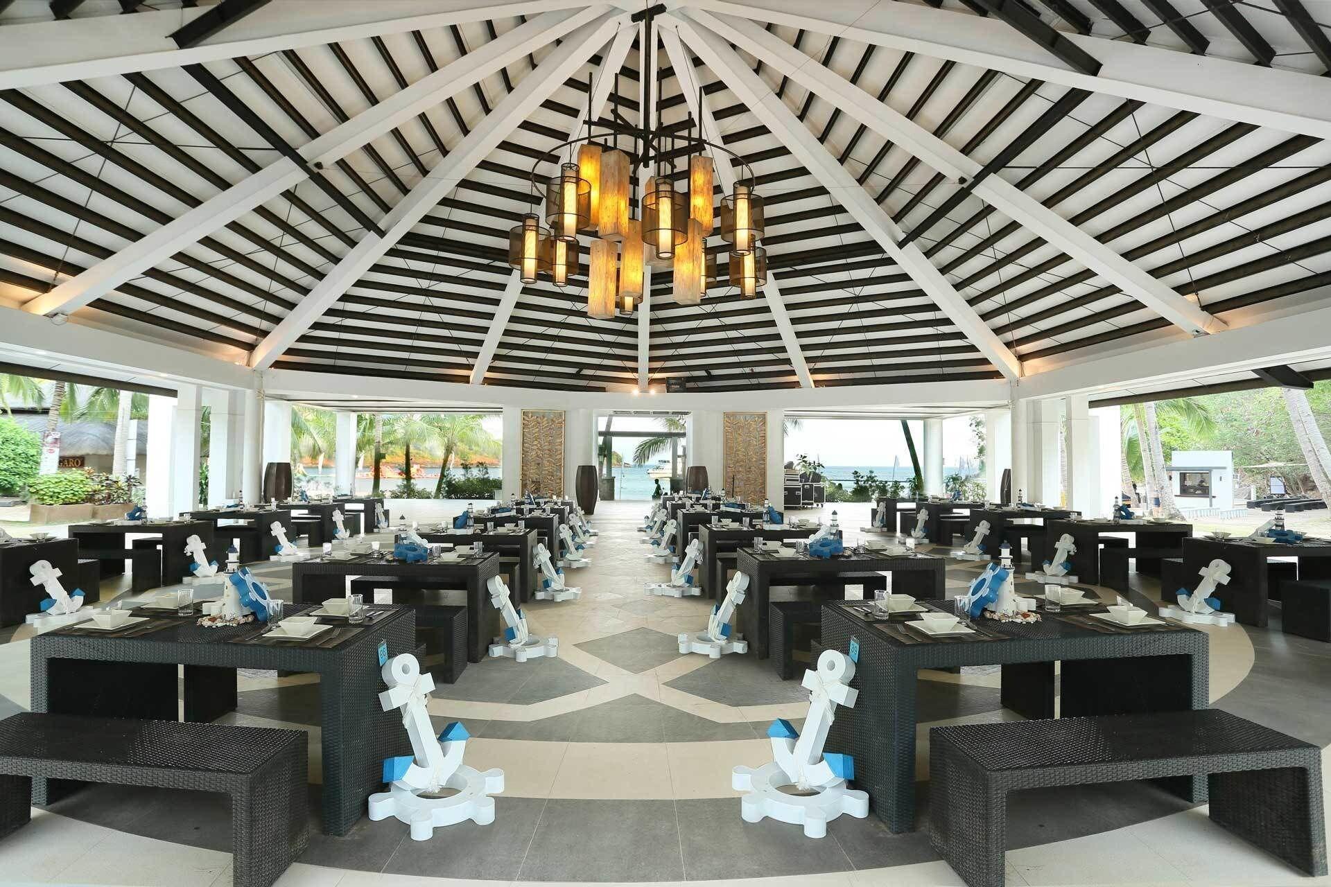 Sala de Reuniones Camaya Coast Hotel