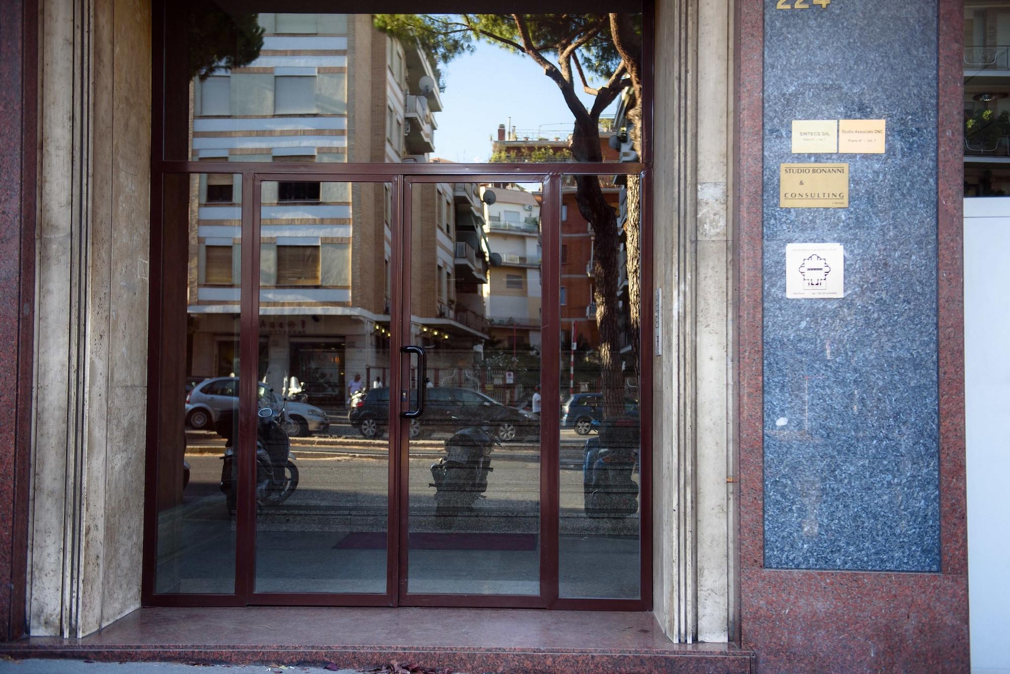 Vista Exterior Vatican's Beauty