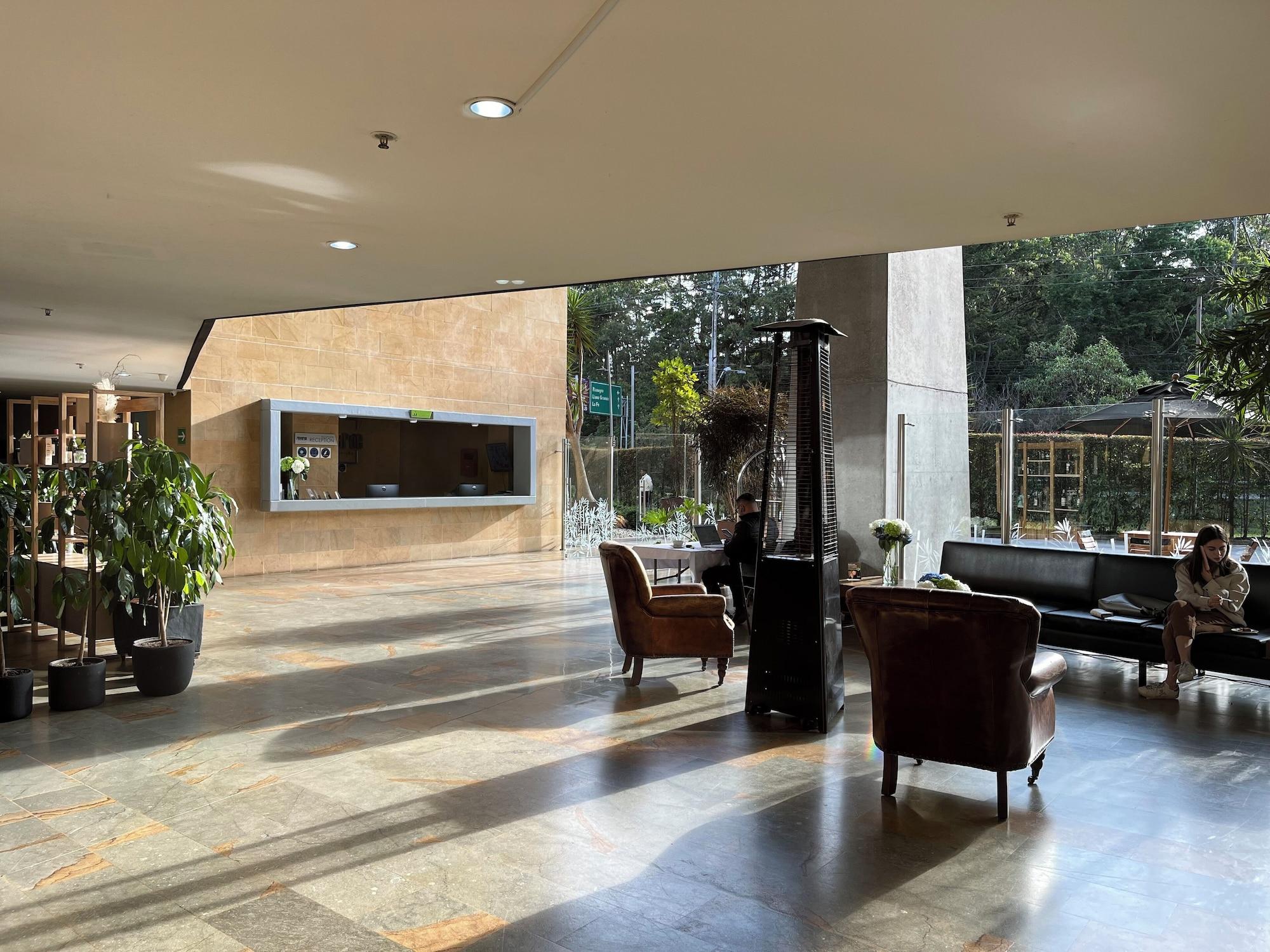 Vista Lobby Hotel Rioverde- 5 minutos de cercanía al aeropuerto