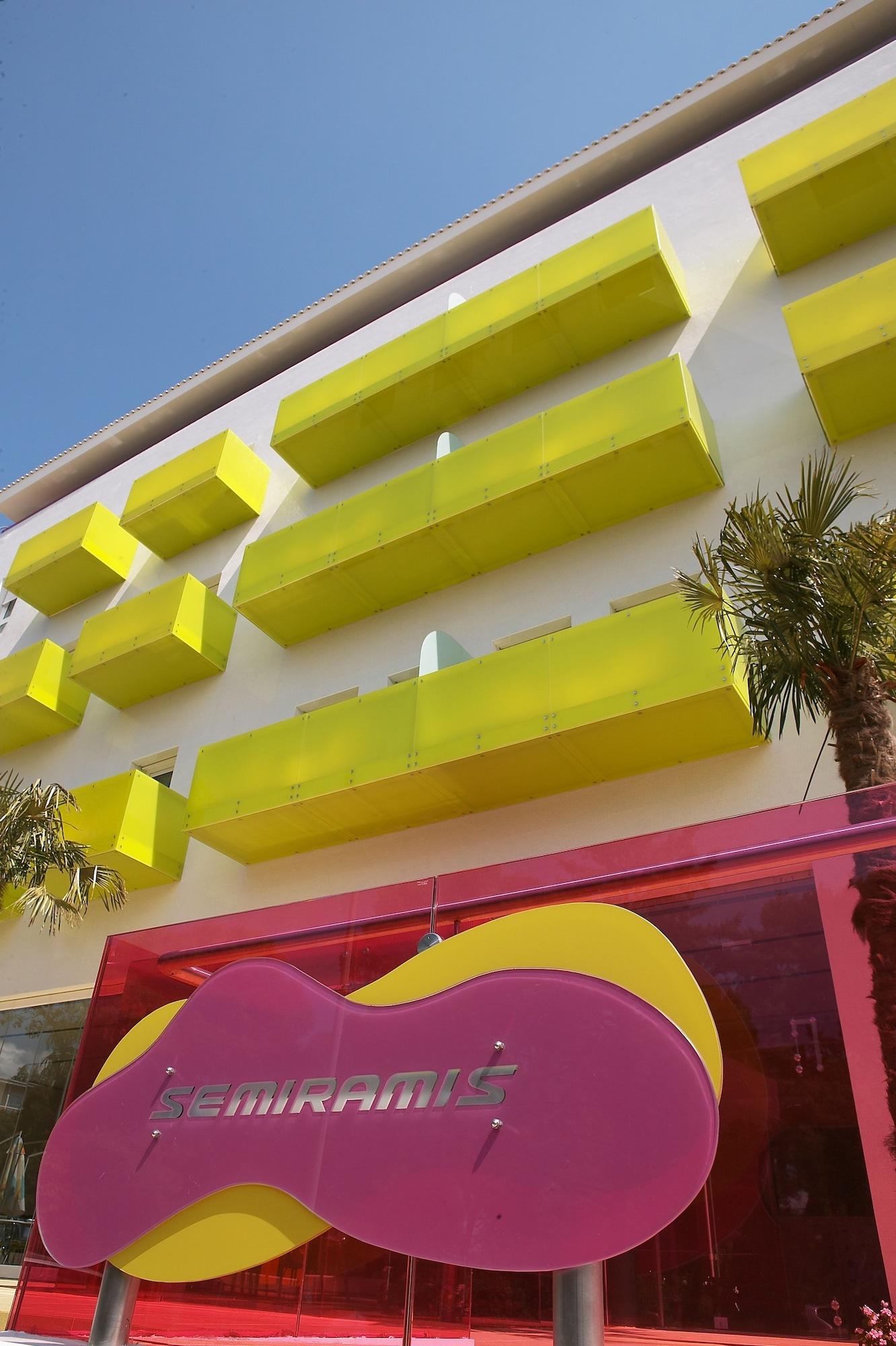 Vista Exterior Semiramis Hotel