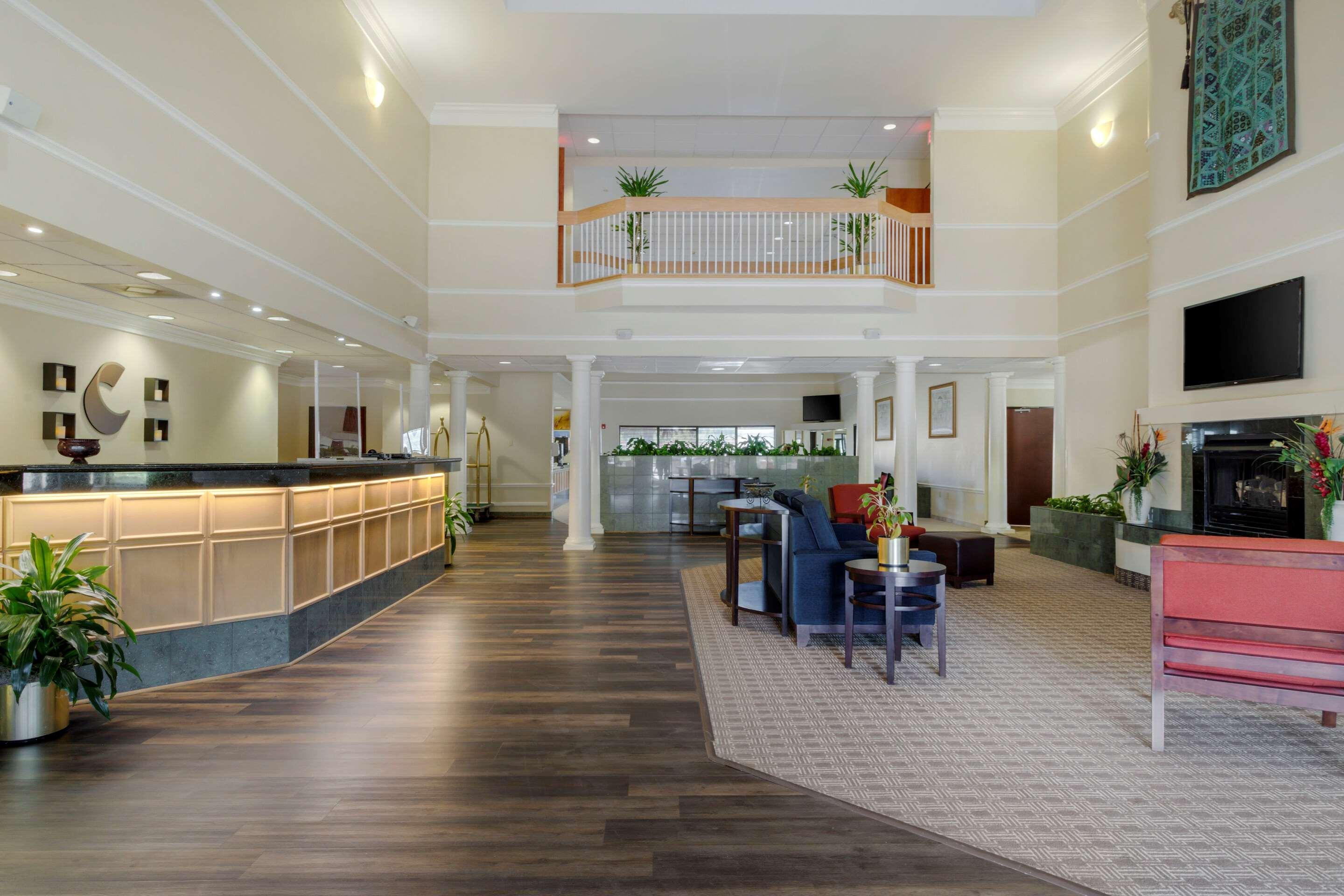 Vista Lobby Comfort Suites La Porte - Baytown