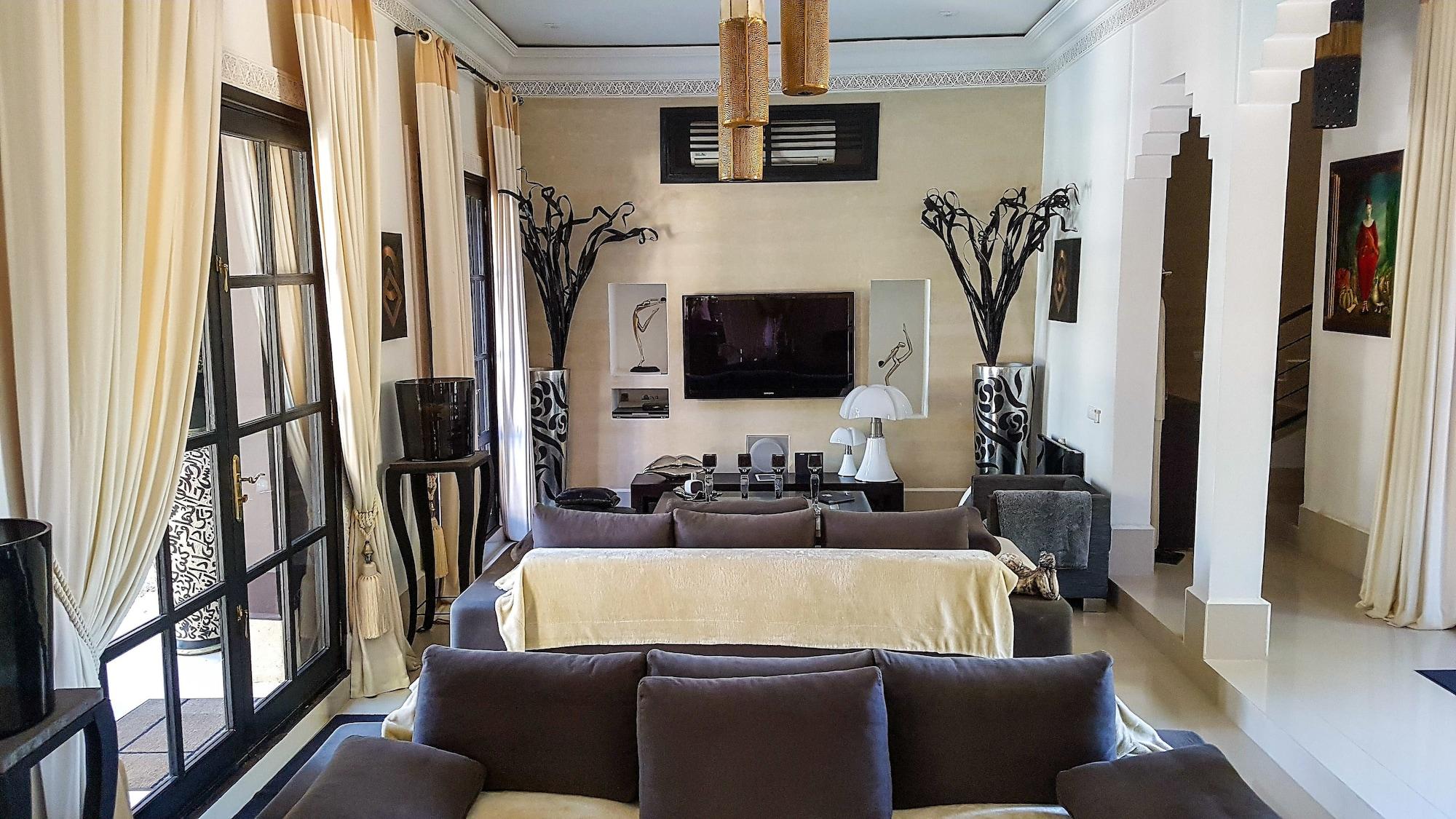 Vista Lobby Villa Mano