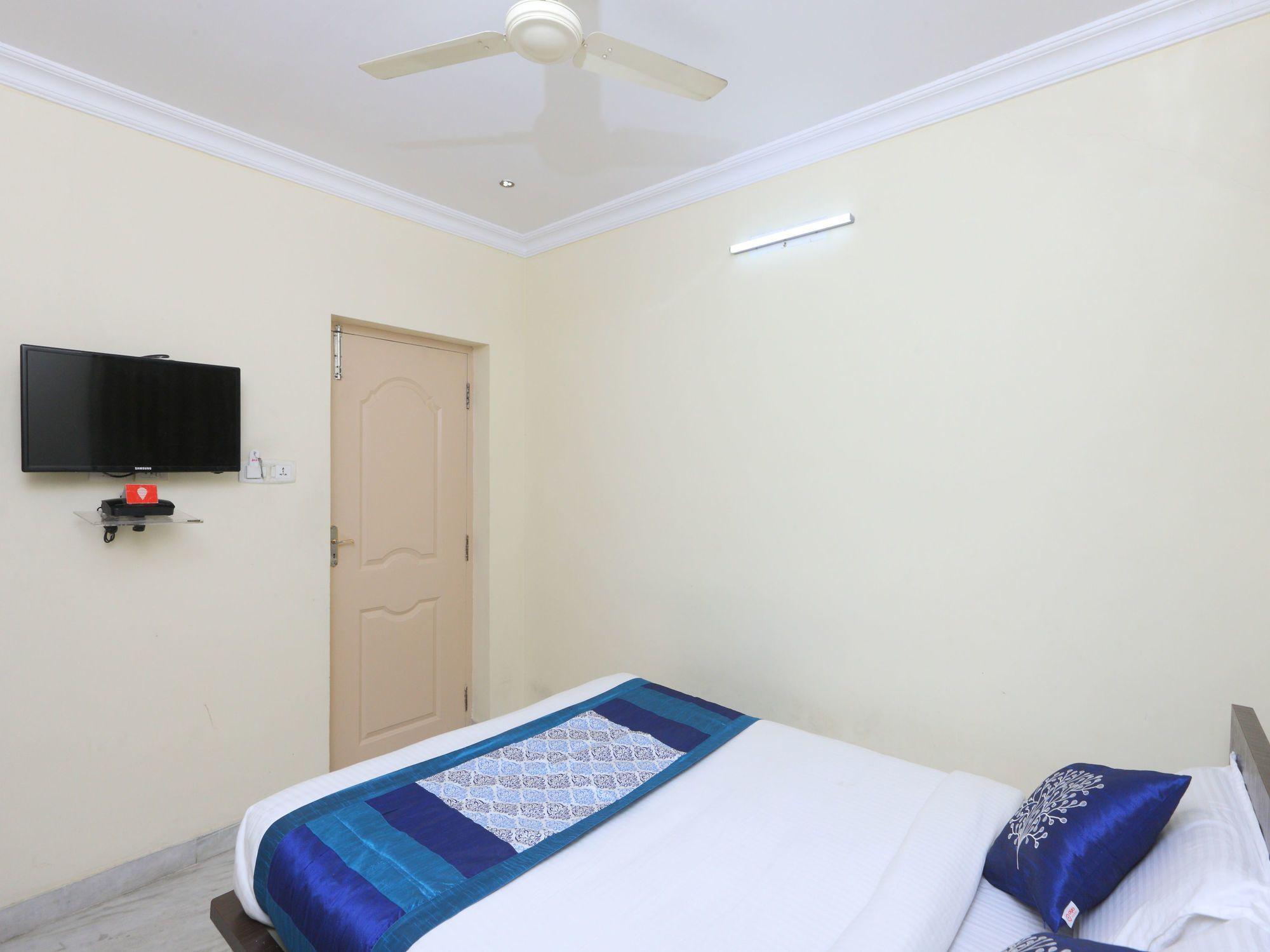 Varios OYO 1054 Hotel AVNB Towers