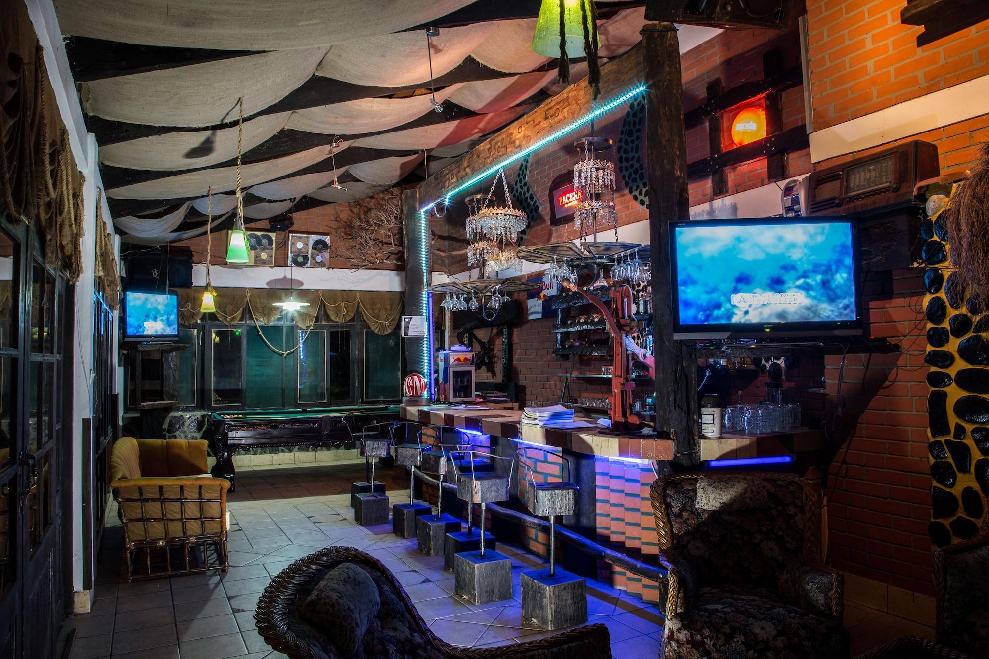Bar/Salón Hotel Rio Selva Resort Yungas