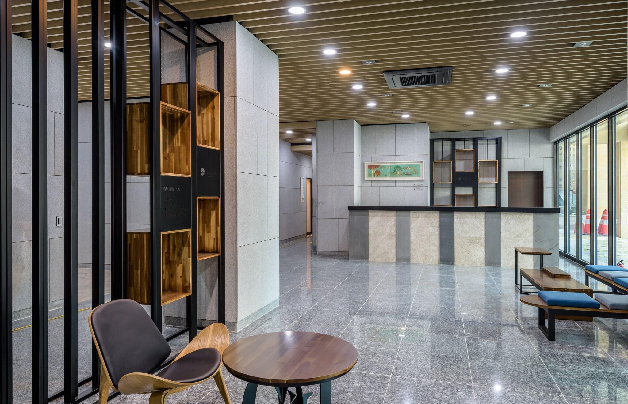 Vista Lobby HotelWithCity