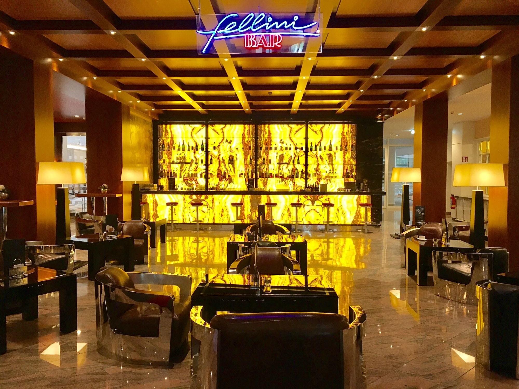 Bar/Salón La Strada Hotel