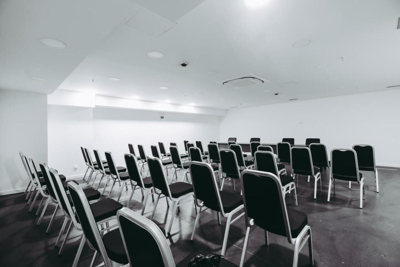Sala de Reuniones Masa Hotel 5 de Outubro