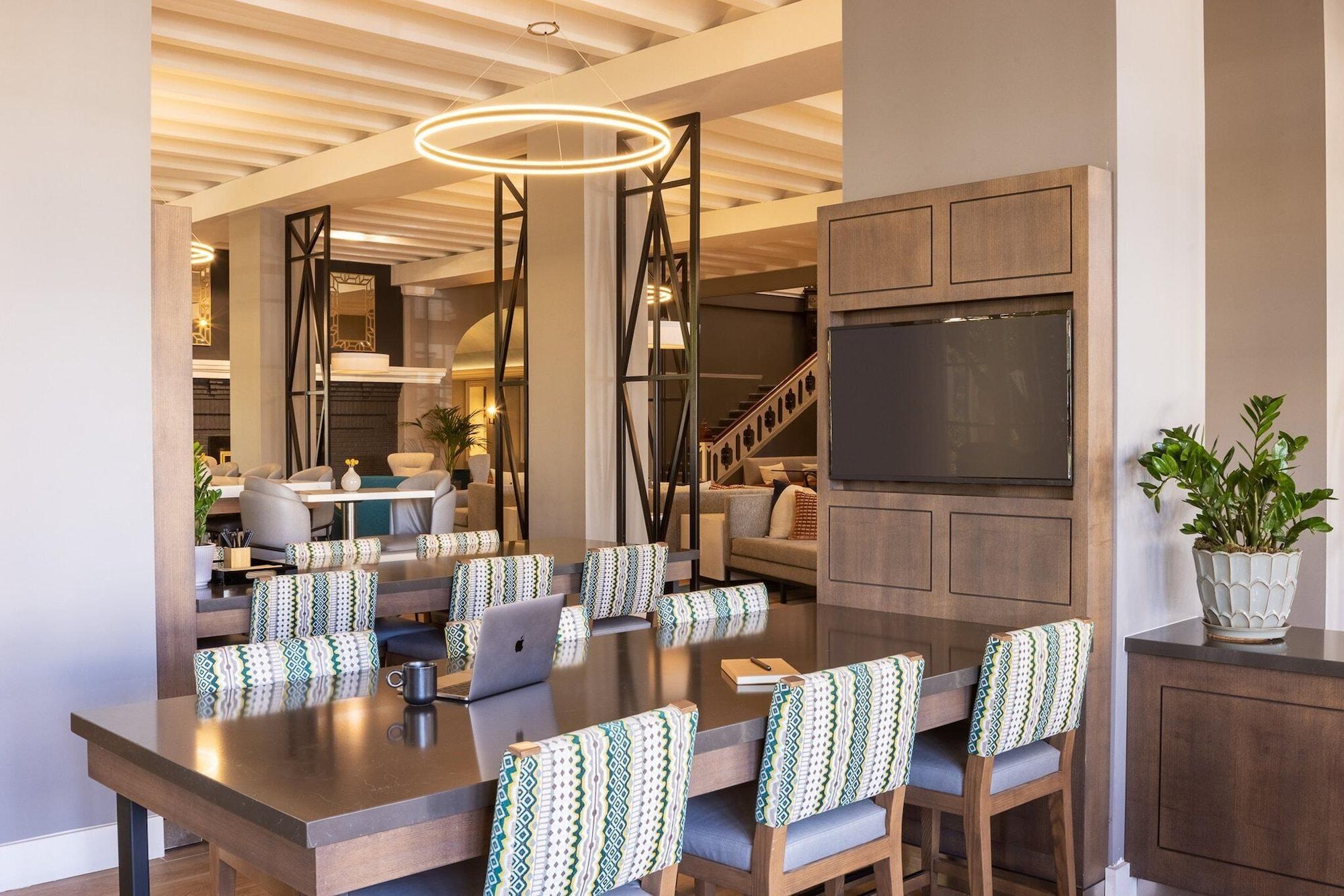 Vista Lobby Crowne Plaza Phoenix - Chandler Golf Resort by IHG