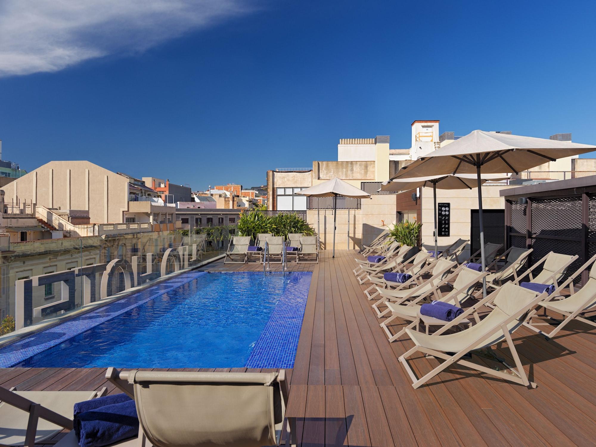 Vista Piscina H10 Art Gallery
