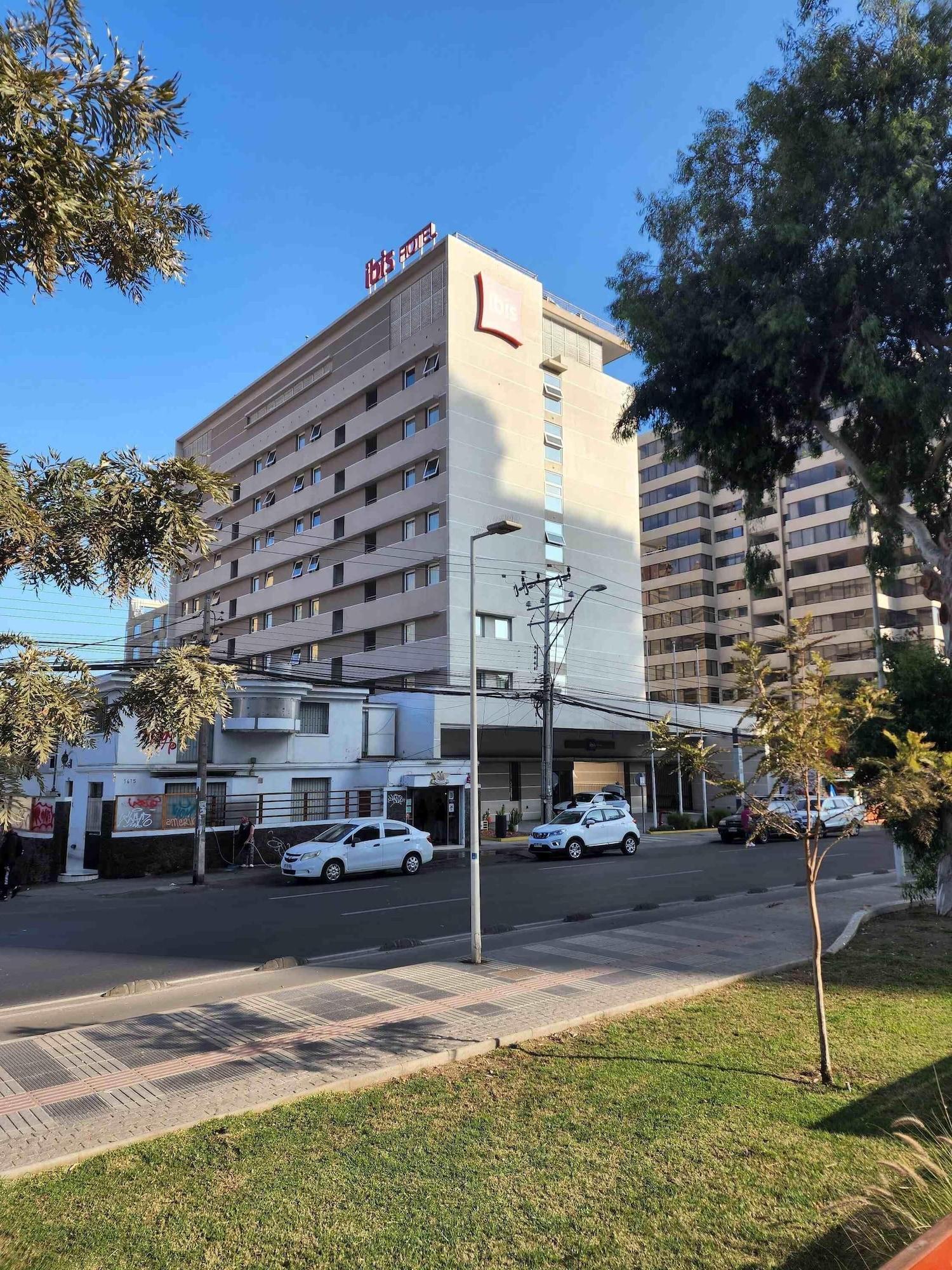 Vista Exterior ibis Antofagasta