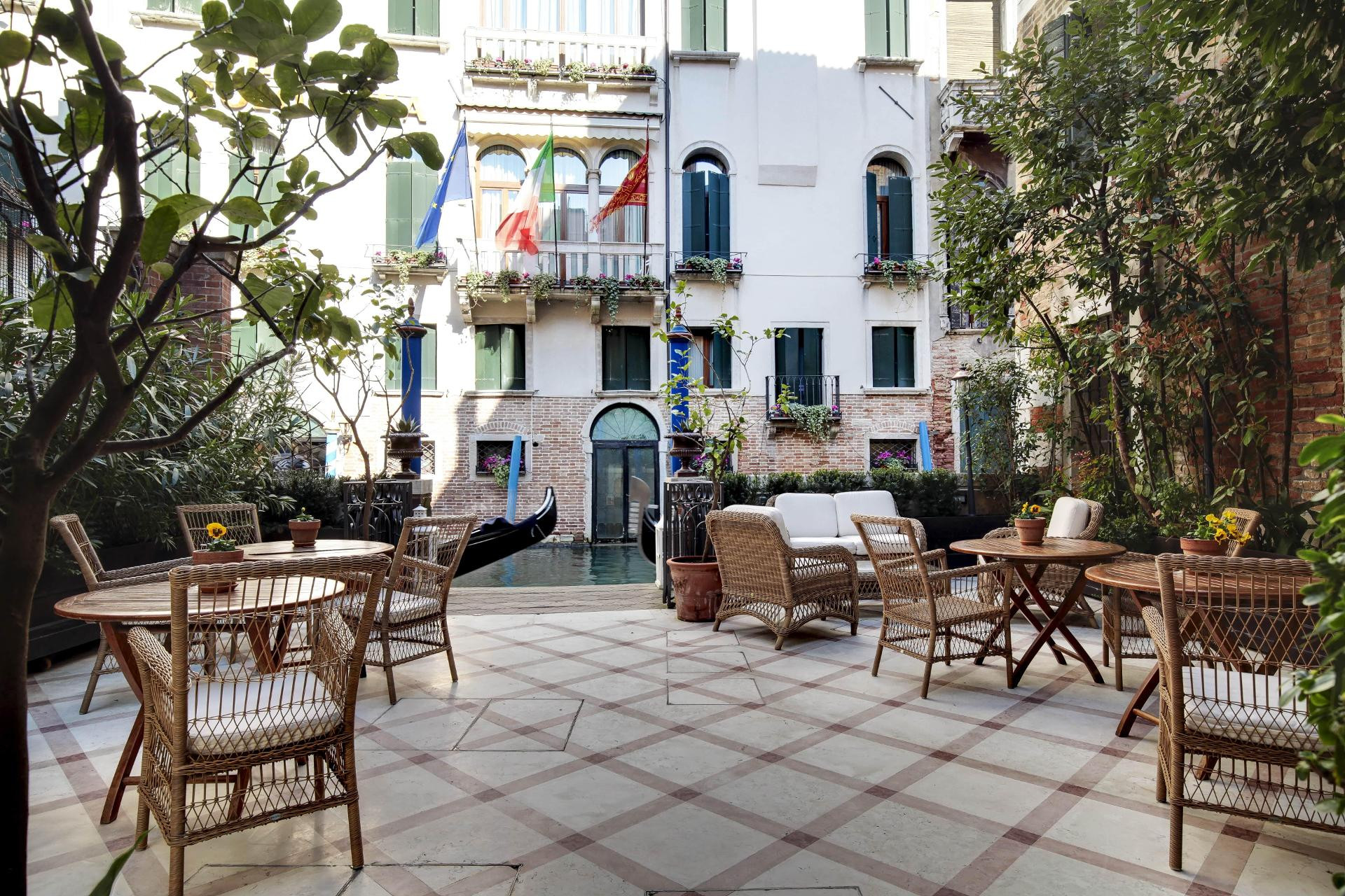 Vista Lobby Hotel Dona Palace