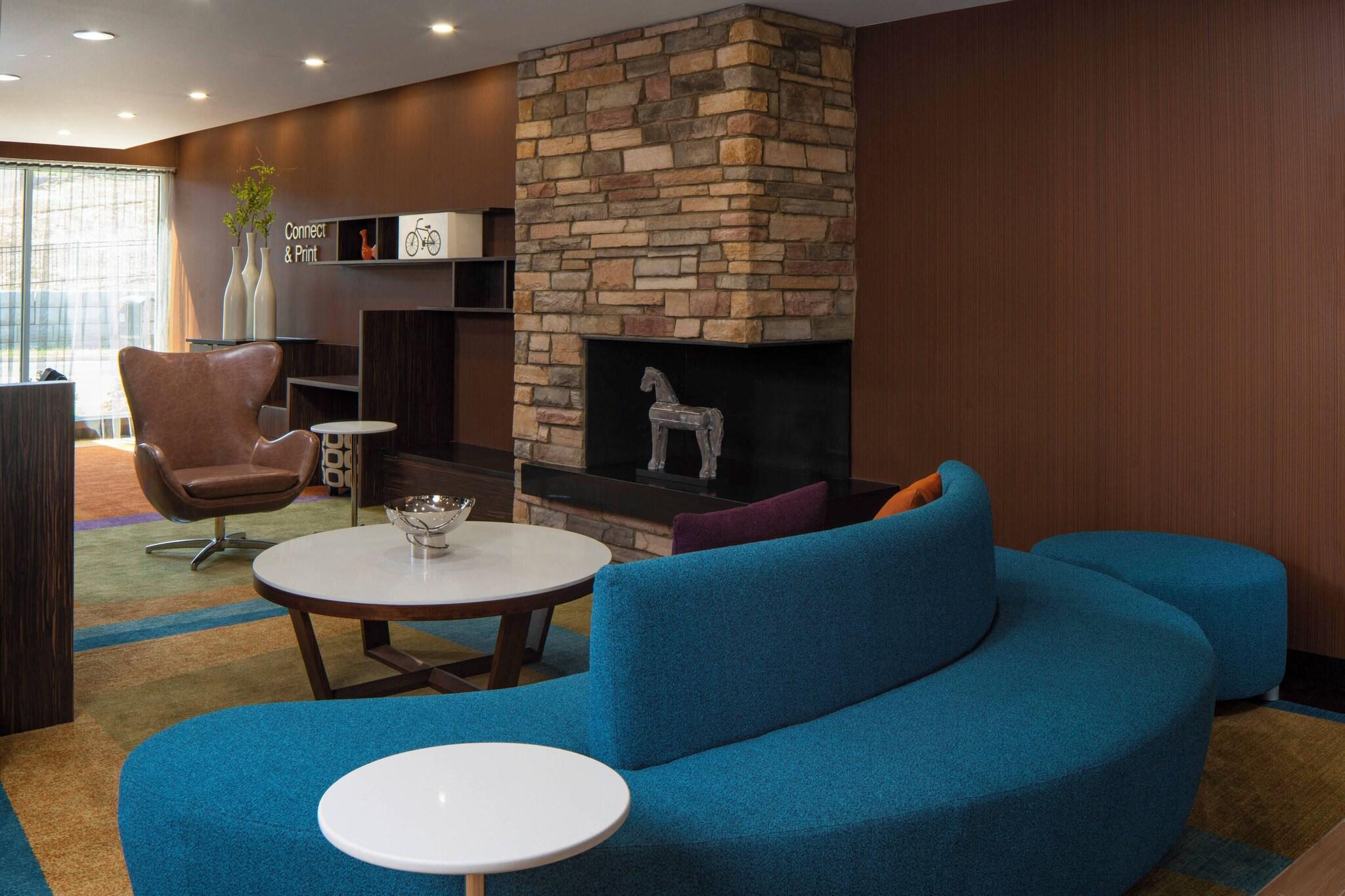 Vista Lobby Fairfield Inn and Suites by Marriott Batesville