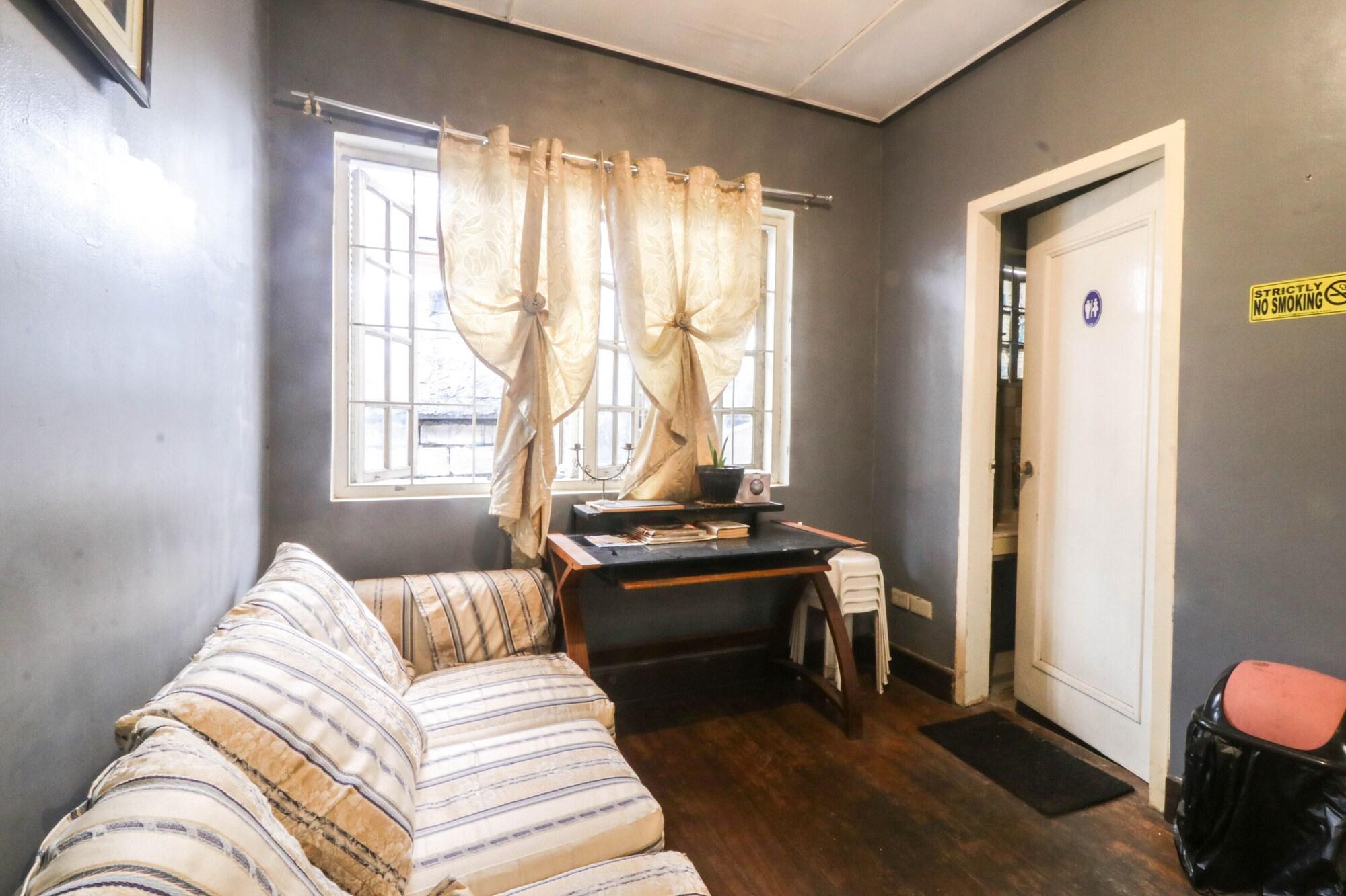 Varios Kamuning Hostel