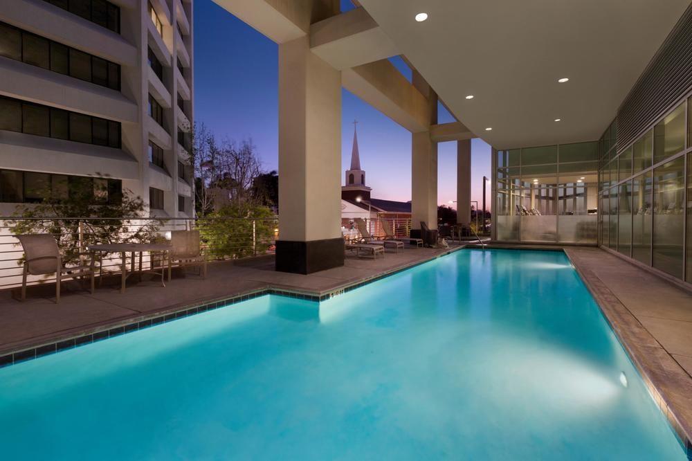 Pool view Embassy Suites Los Angeles - Glendale