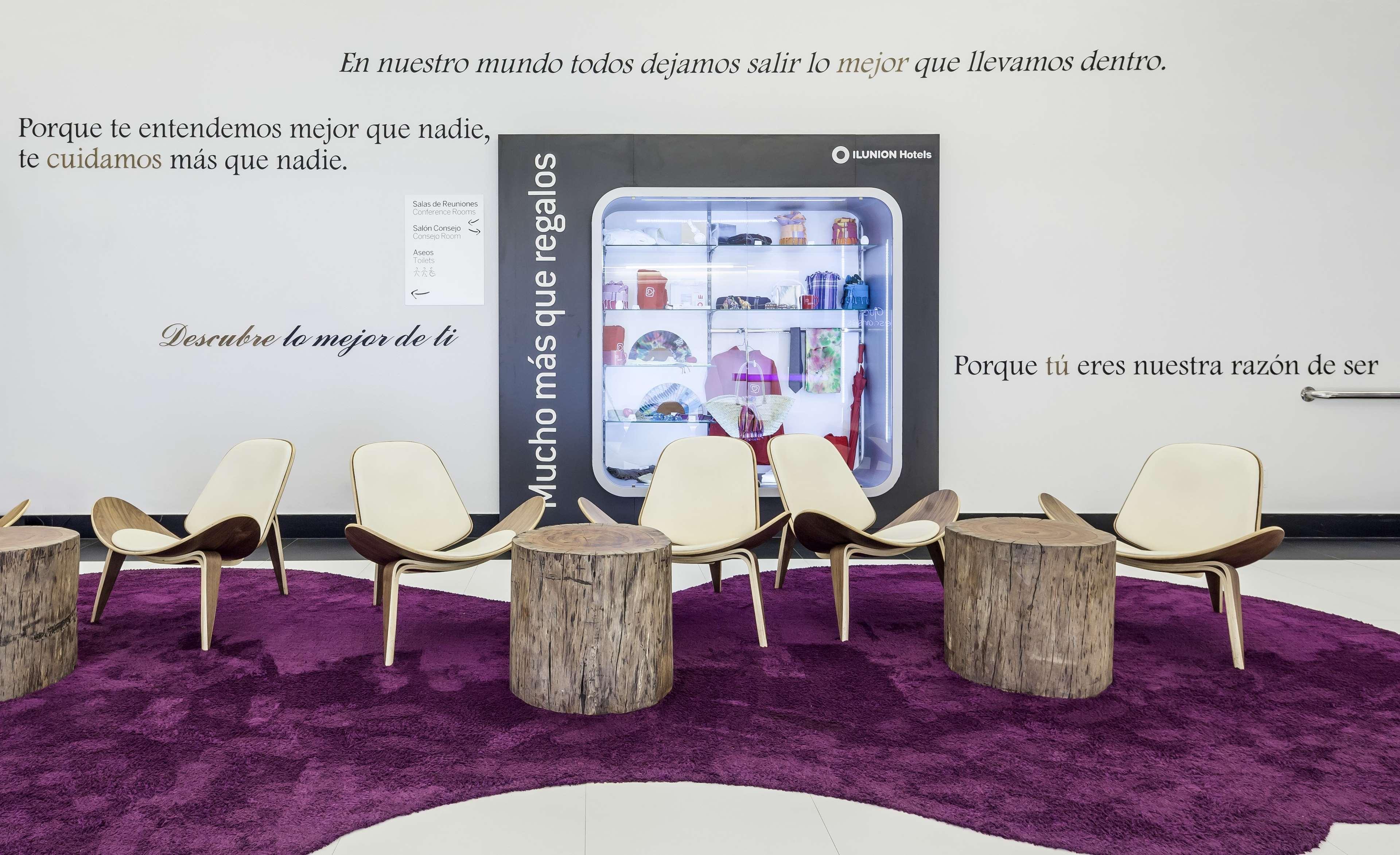 Vista Lobby Hotel ILUNION Suites Madrid