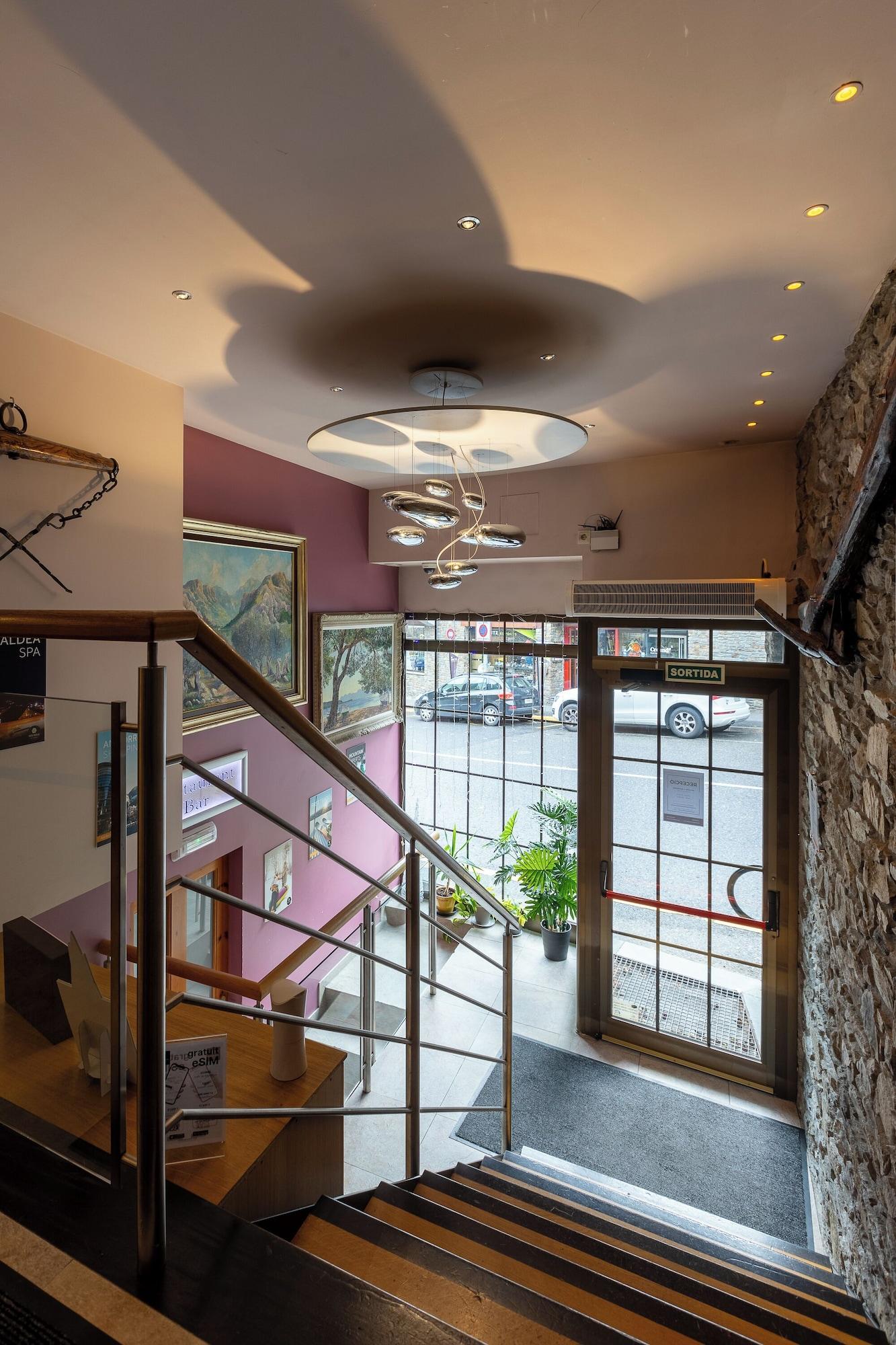 Vista Exterior Hotel Micolau