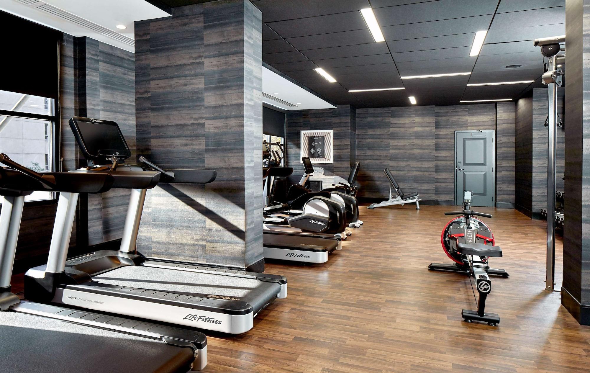 Gimnasio Cumberland House Knoxville, Tapestry Collection by Hilton