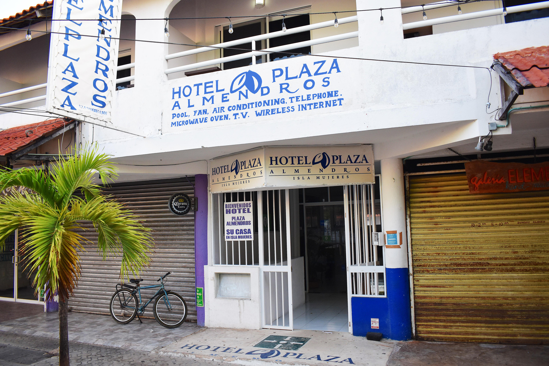 Vista Exterior Plaza Almendros Hotel Isla Mujeres