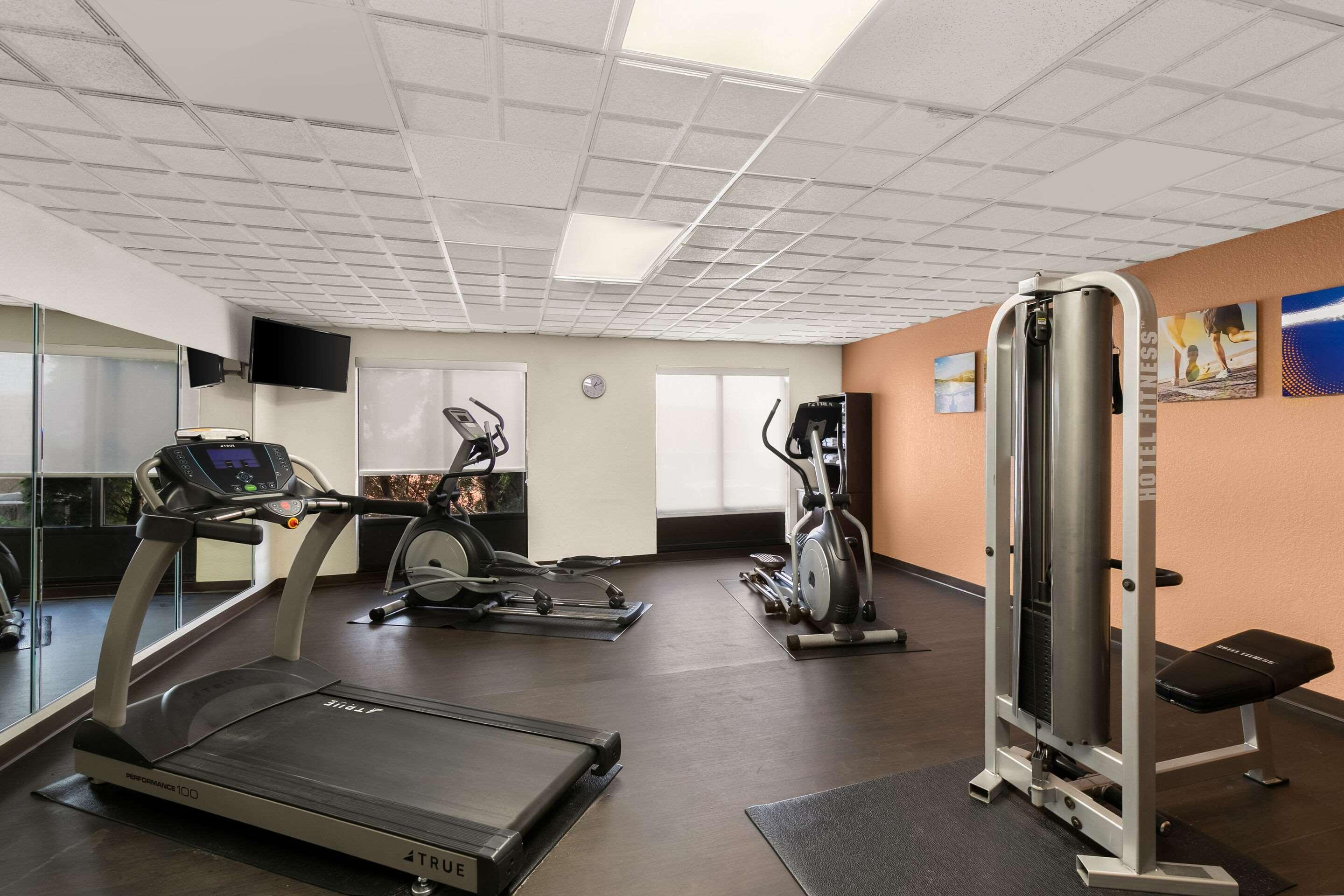 Gimnasio Comfort Suites Commerce