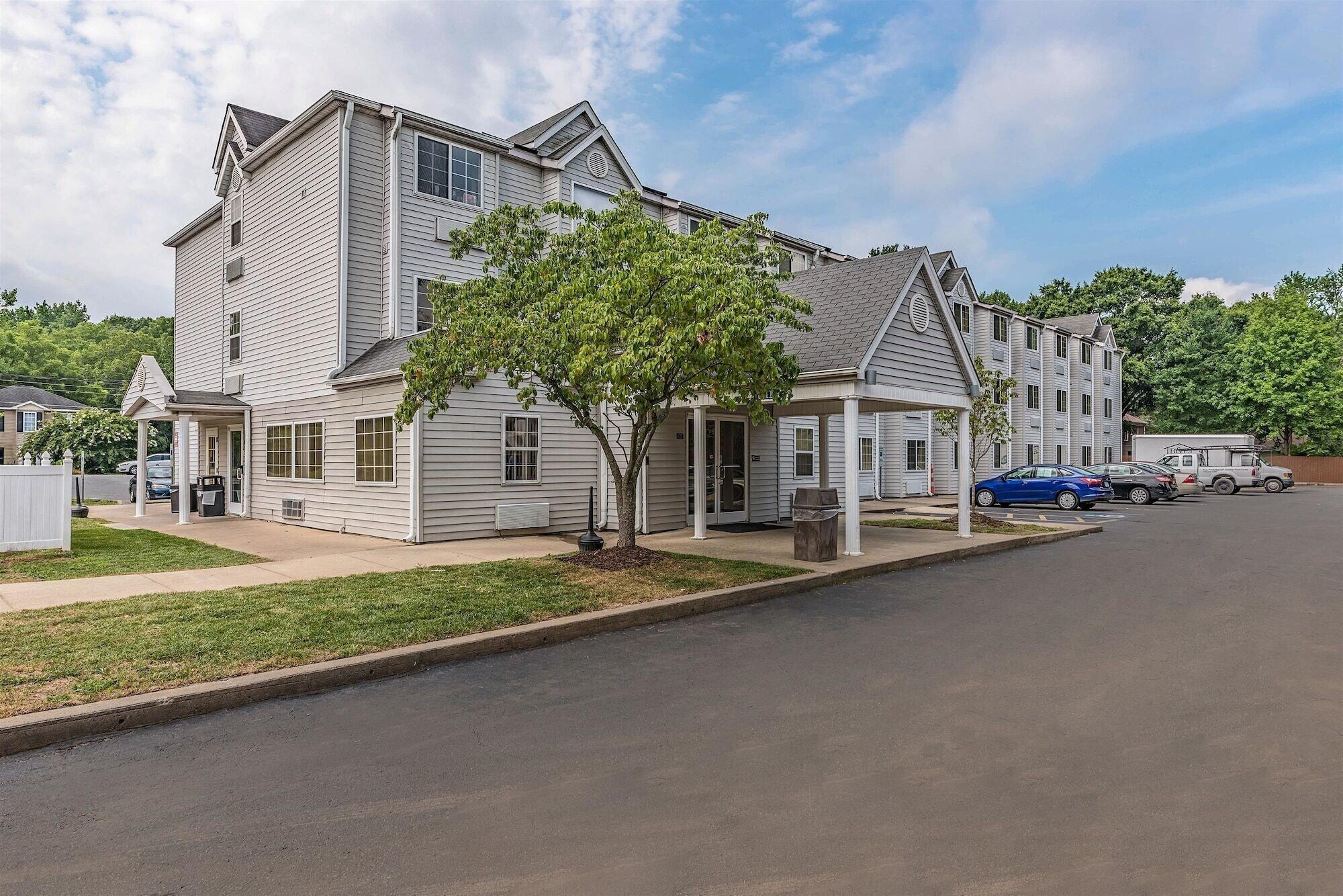 Varios Motel 6 Charlotte, NC - University