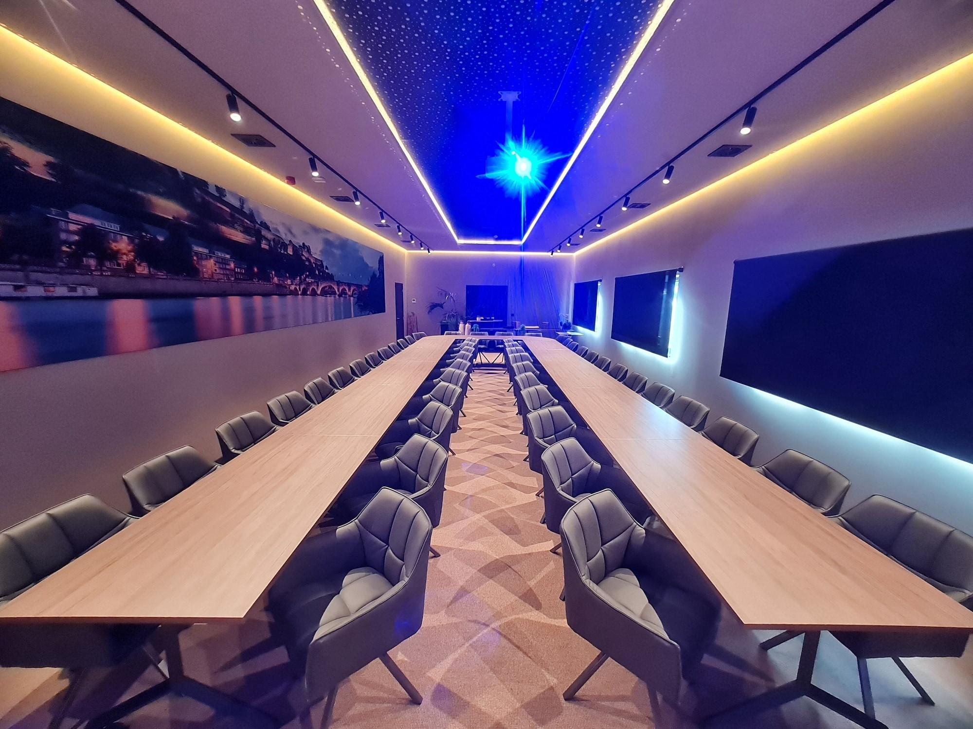 Sala de Reuniones Hotel Le 830