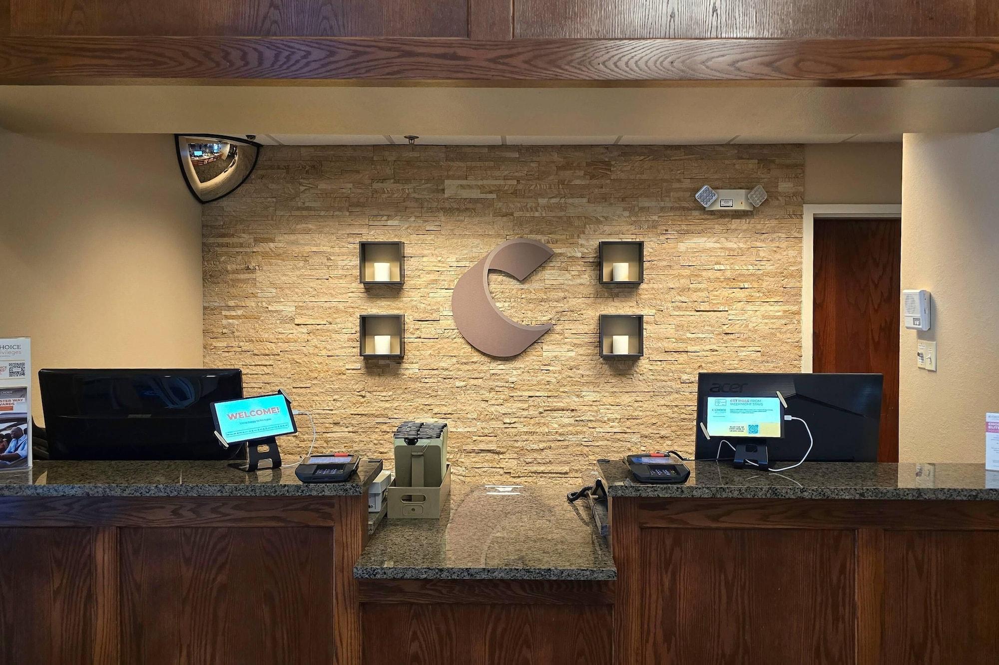 Vista Lobby Comfort Inn & Suites Grafton - Cedarburg