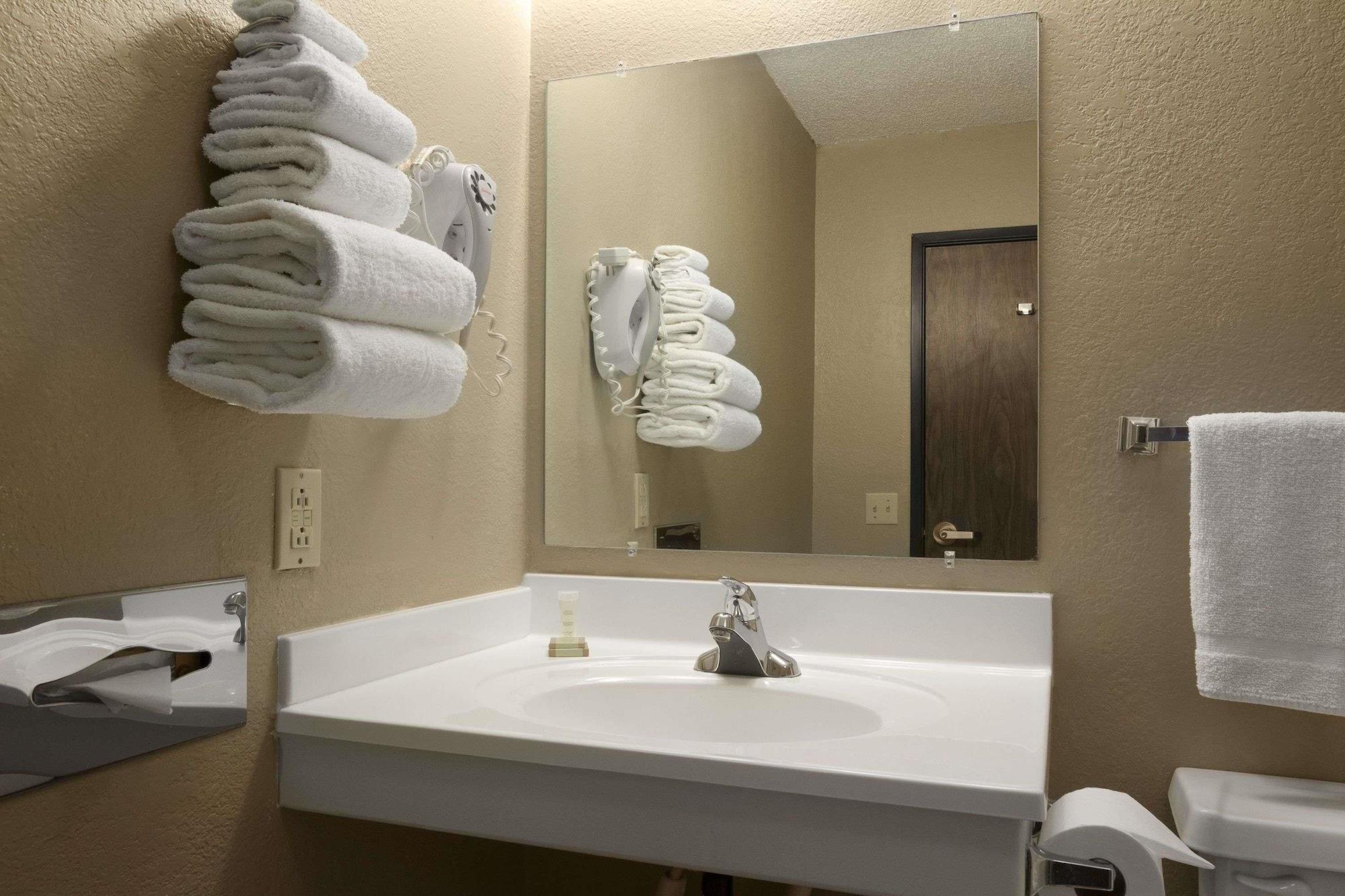 Equipamiento de Habitación Super 8 by Wyndham Blackwell