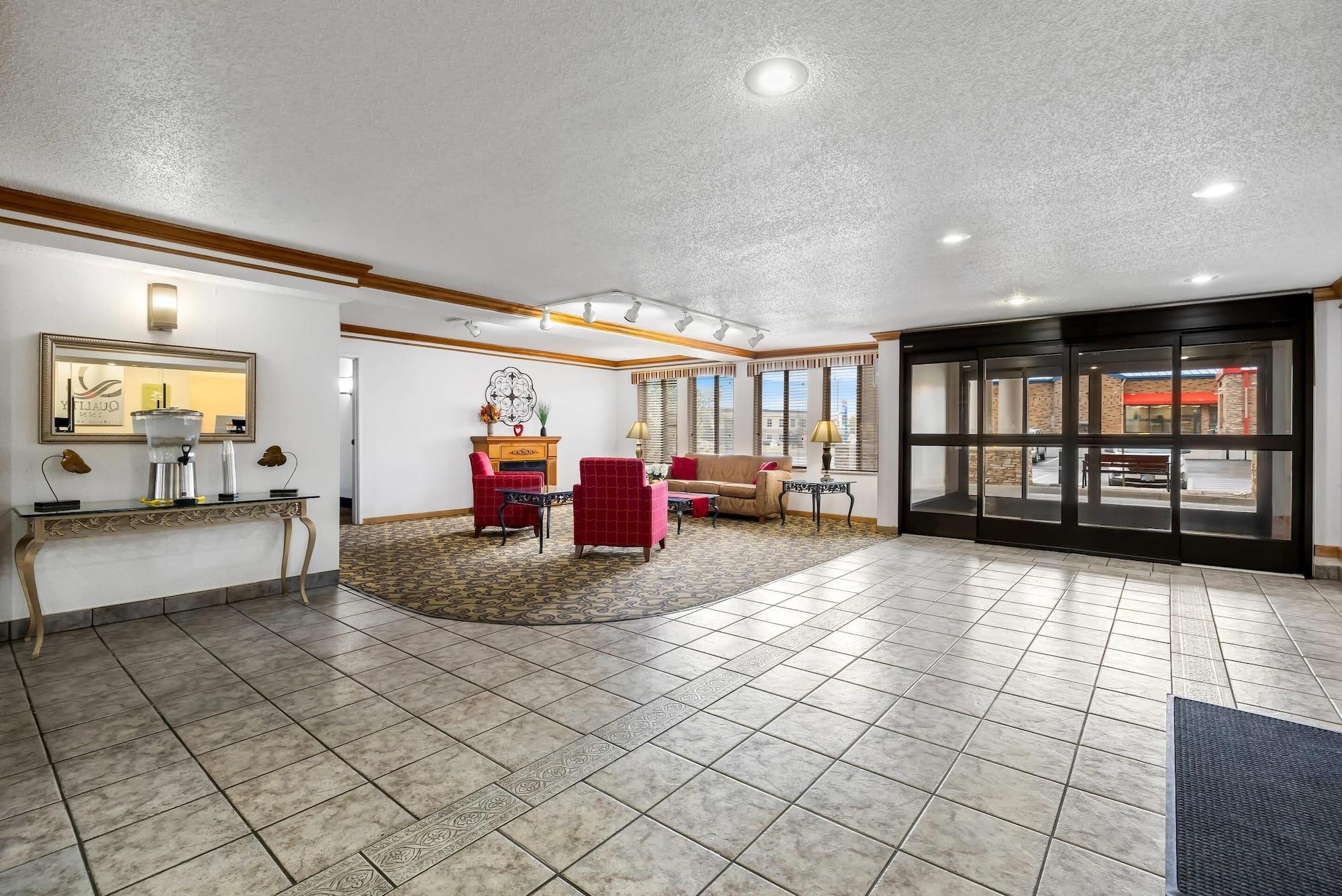 Vista Lobby Quality Inn near Monument Health Rapid City Hospital