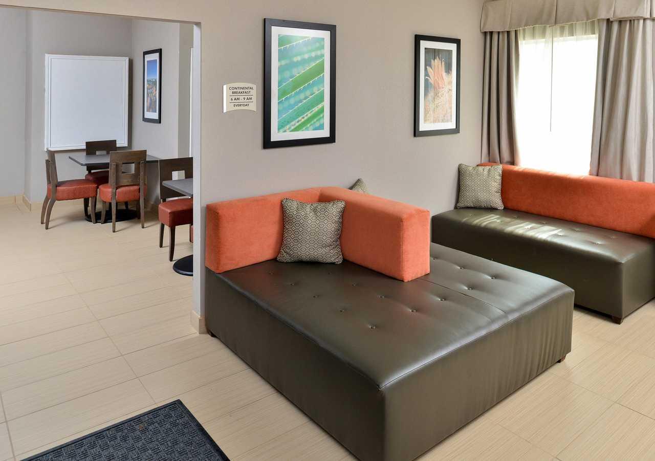 Vista Lobby Quality Inn & Suites Cotulla I-35