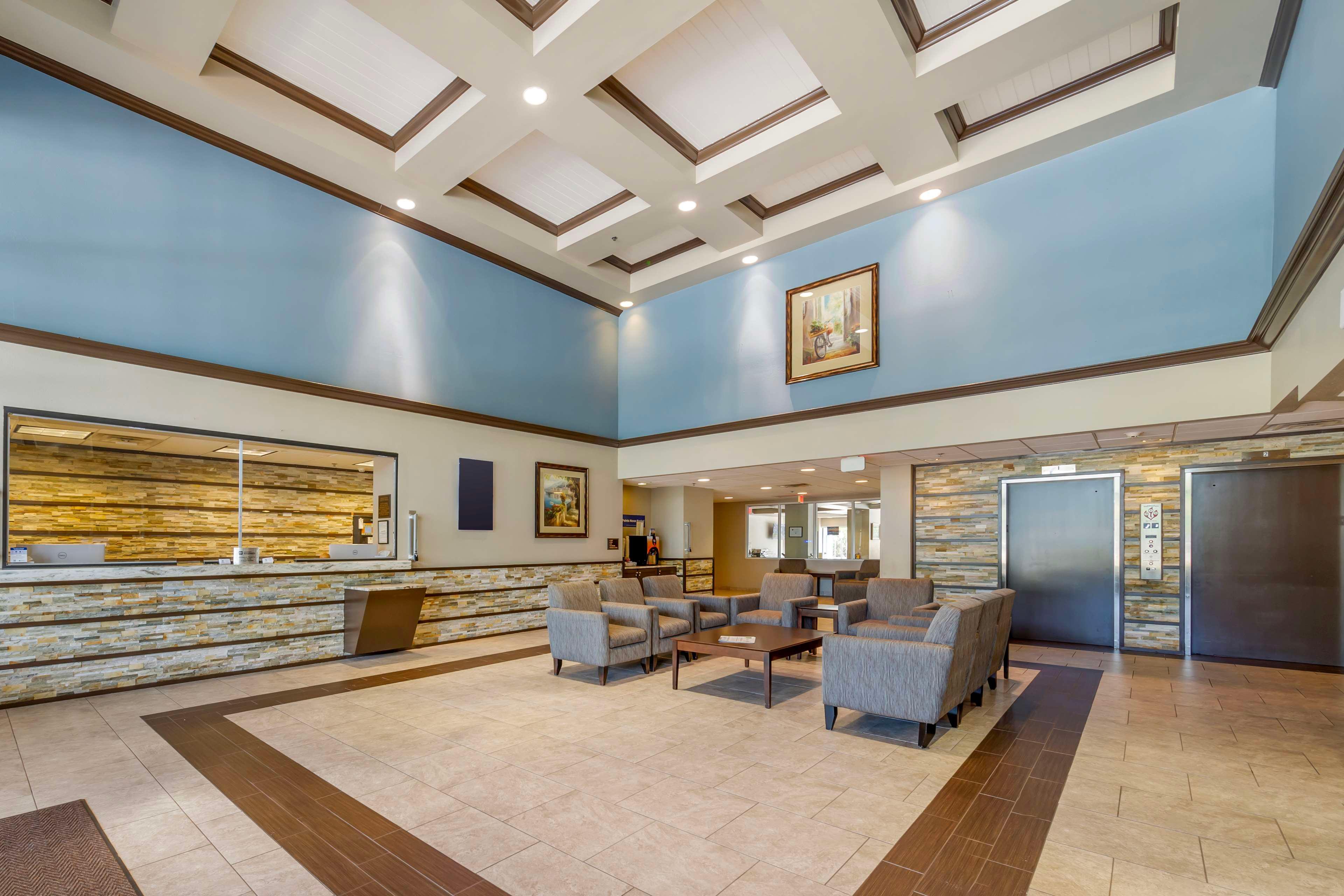 Vista Lobby Best Western Naples Plaza Hotel