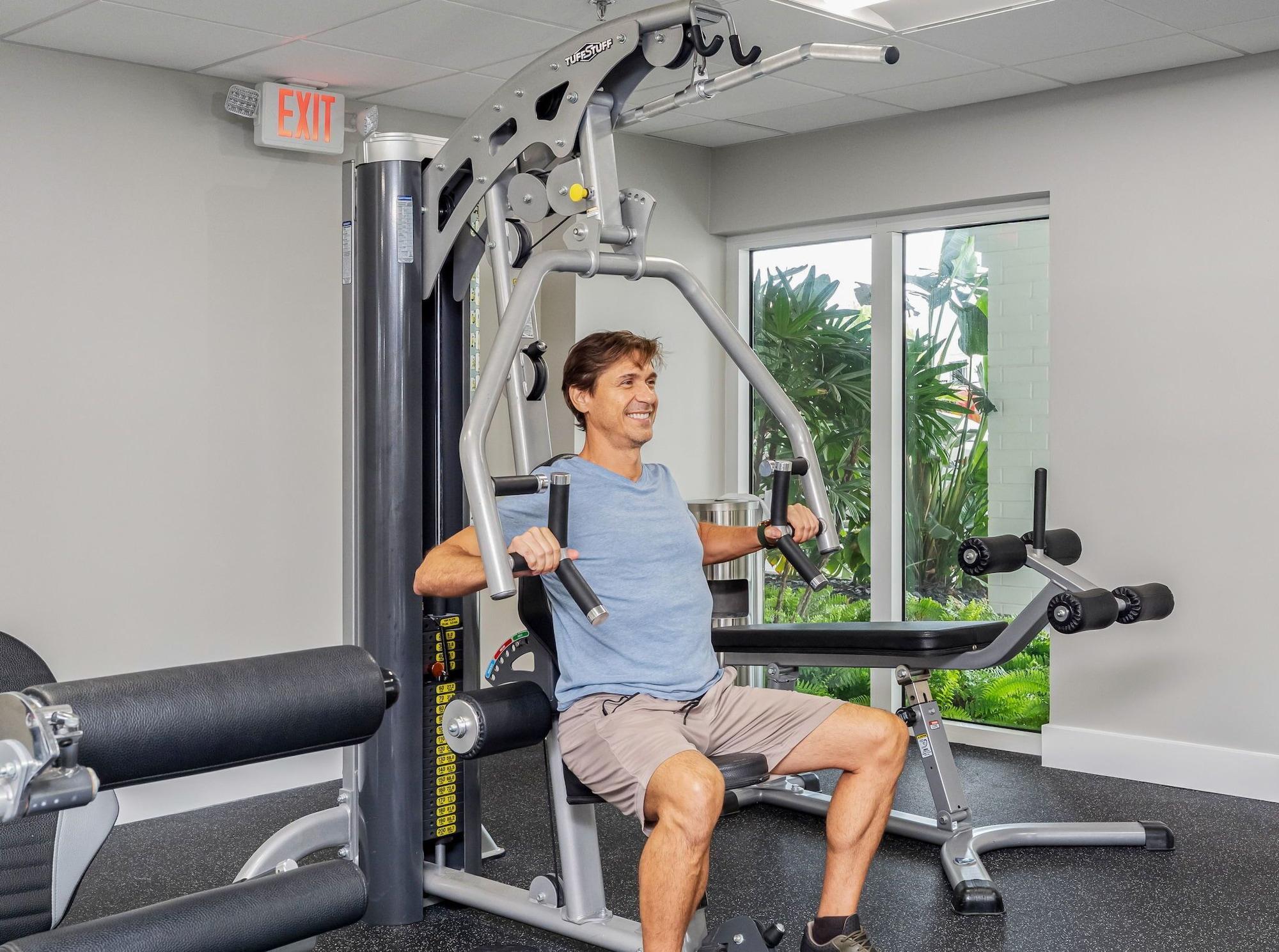 Gimnasio OASIS BAY SUITES, Tampa, Busch Gardens, USF