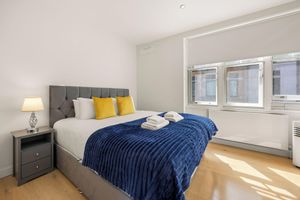 Renta temporal - Chic Soho Loft: 2 Bed, 2 Bath, AC