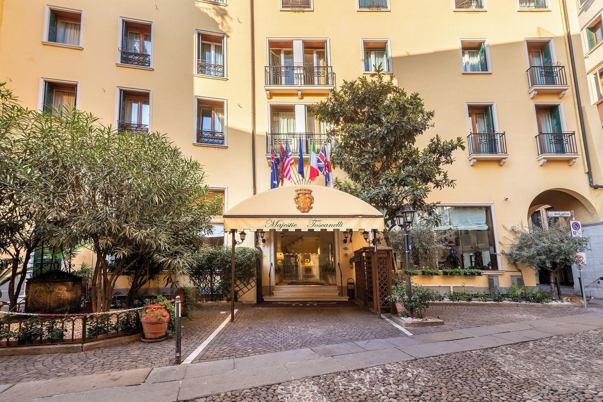 Vista Exterior Majestic Toscanelli