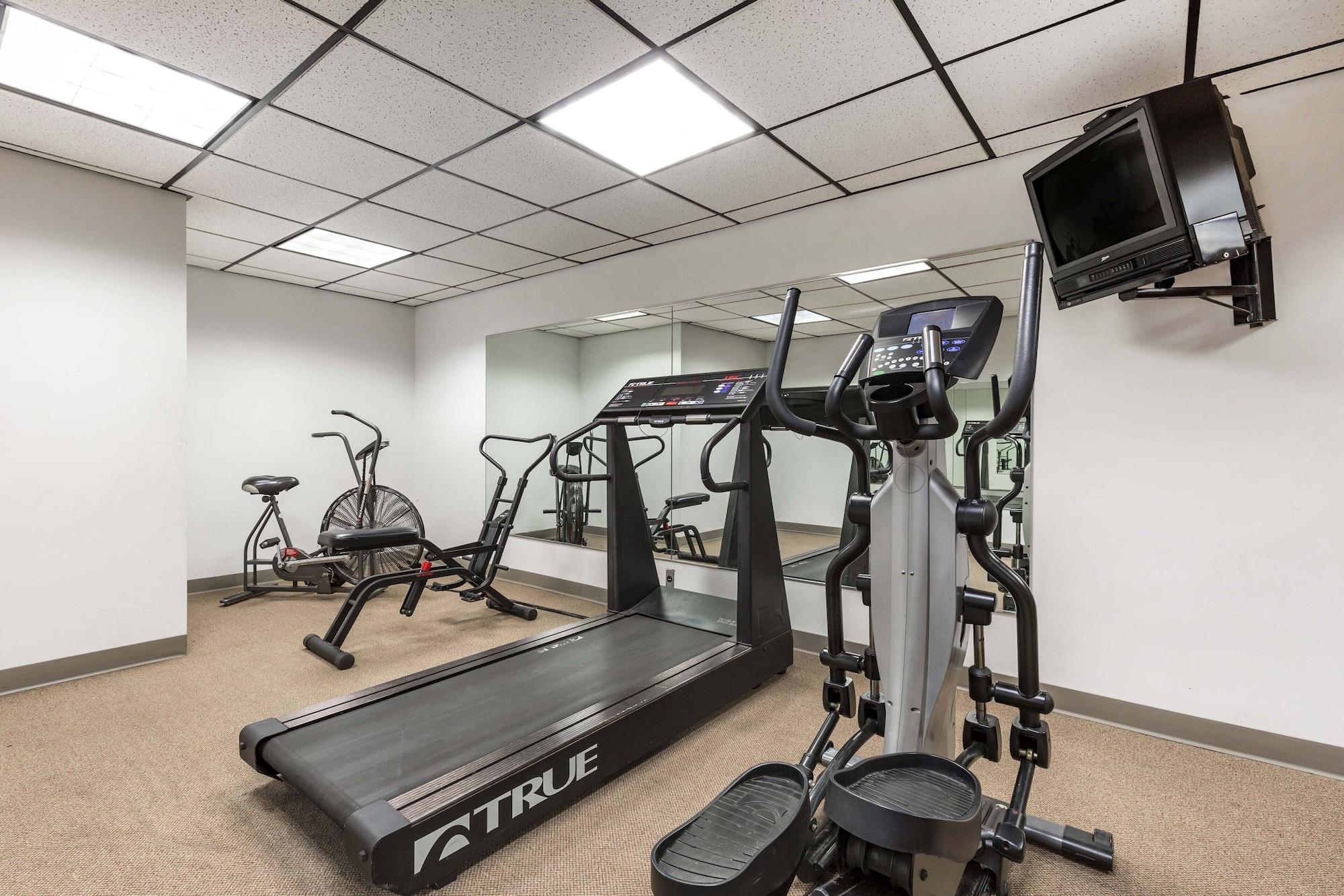 Gimnasio Lamplighter Inn & Suites - North