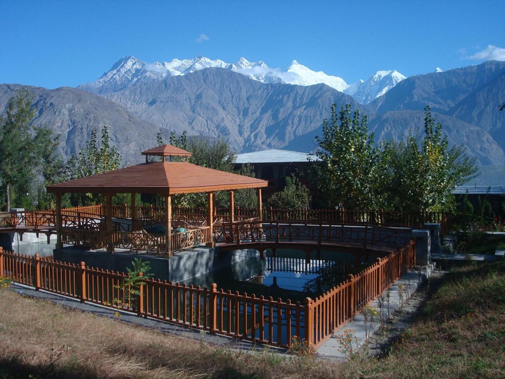 Vista Piscina Gilgit Serena Hotel