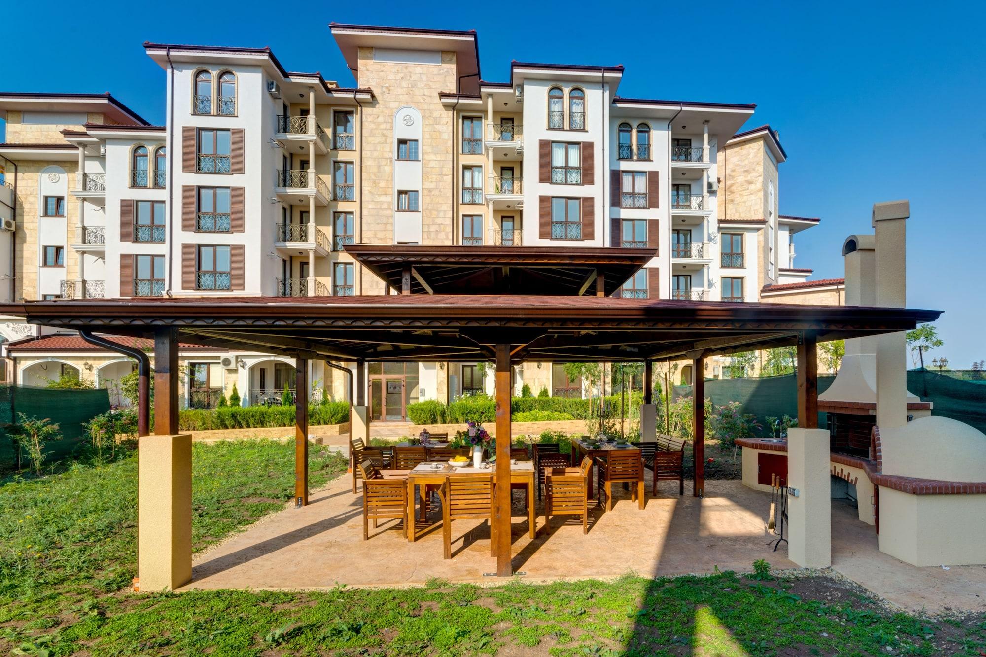 Restaurant Apartments in Complex Poseidon