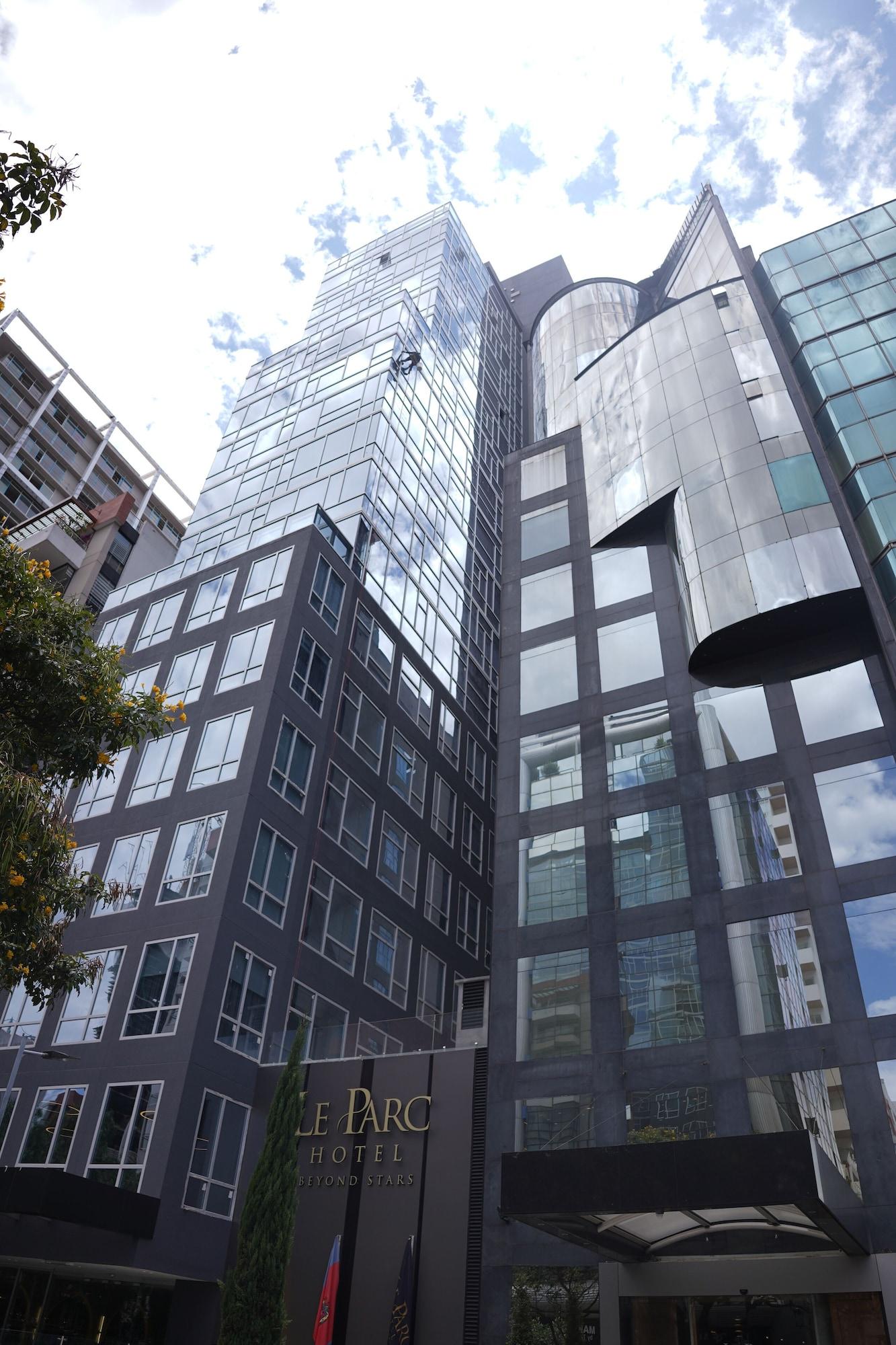 Vista Exterior Le Parc Hotel, Beyond Stars