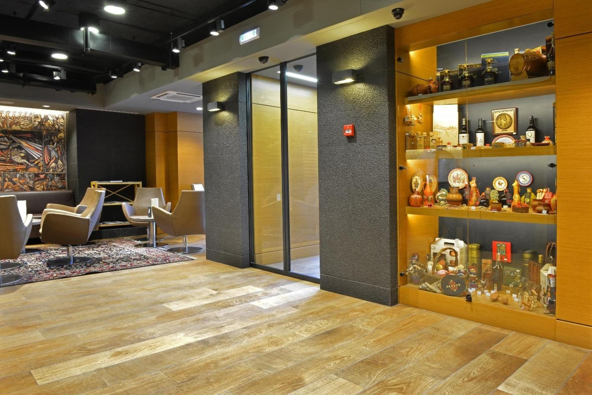 Bar/Salón Republica Hotel Yerevan