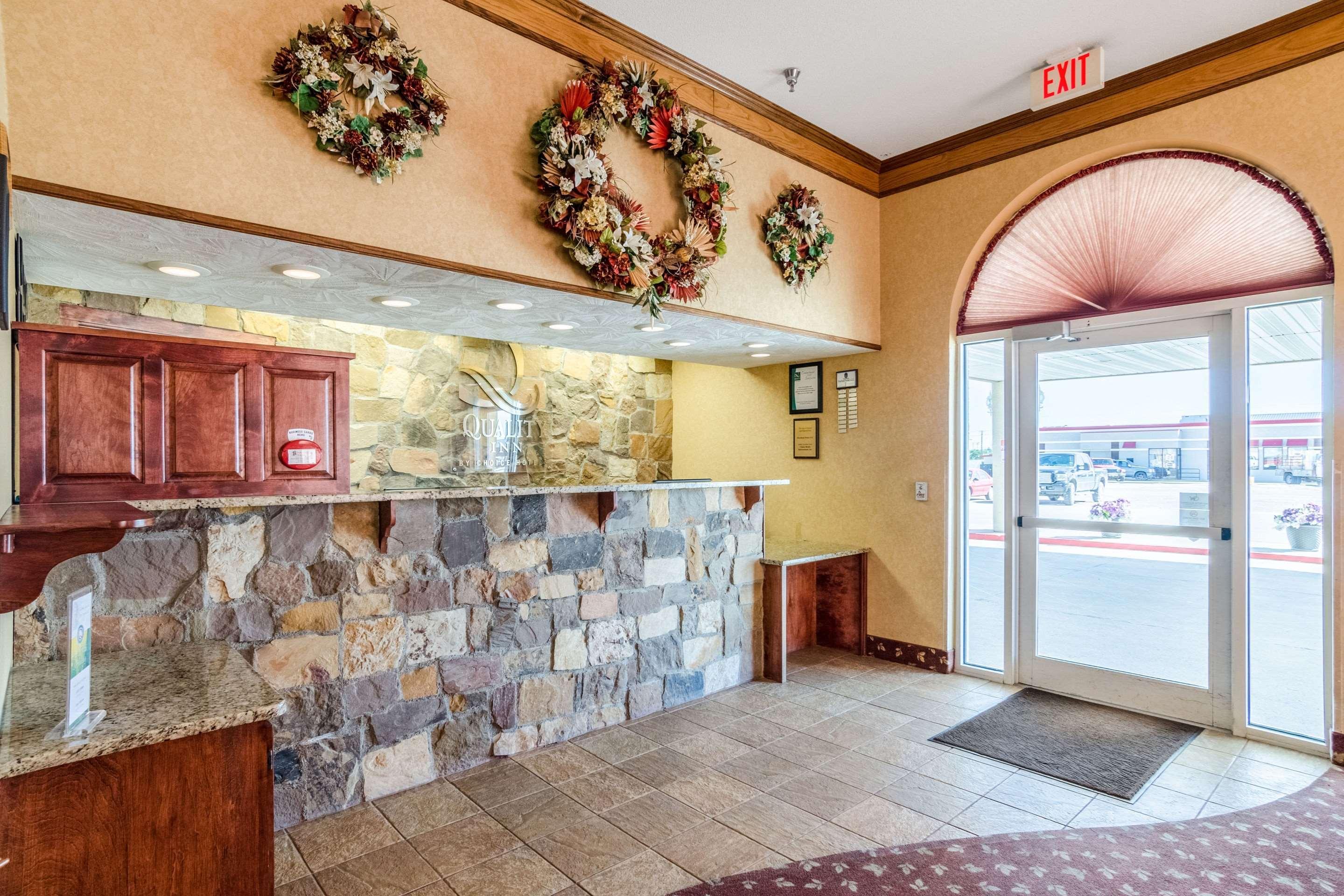 Vista Lobby Quality Inn Alliance