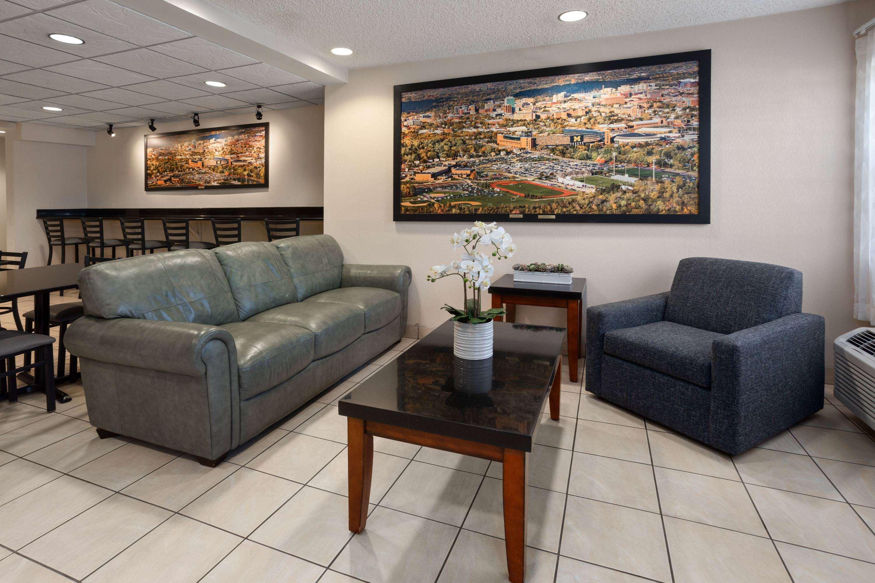 Vista Lobby Microtel Inn & Suites by Wyndham Ann Arbor