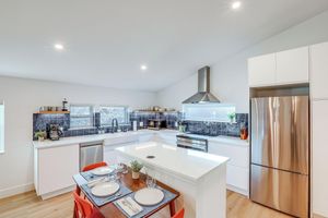 Renta Vacacional - < 1 Block to City Park: New-build Apt in Denver!