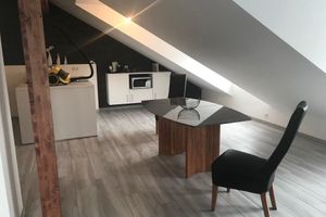 Alquiler Vacacional - Chic attic apartment with full furnishings and parking space on the outskirts of Munich