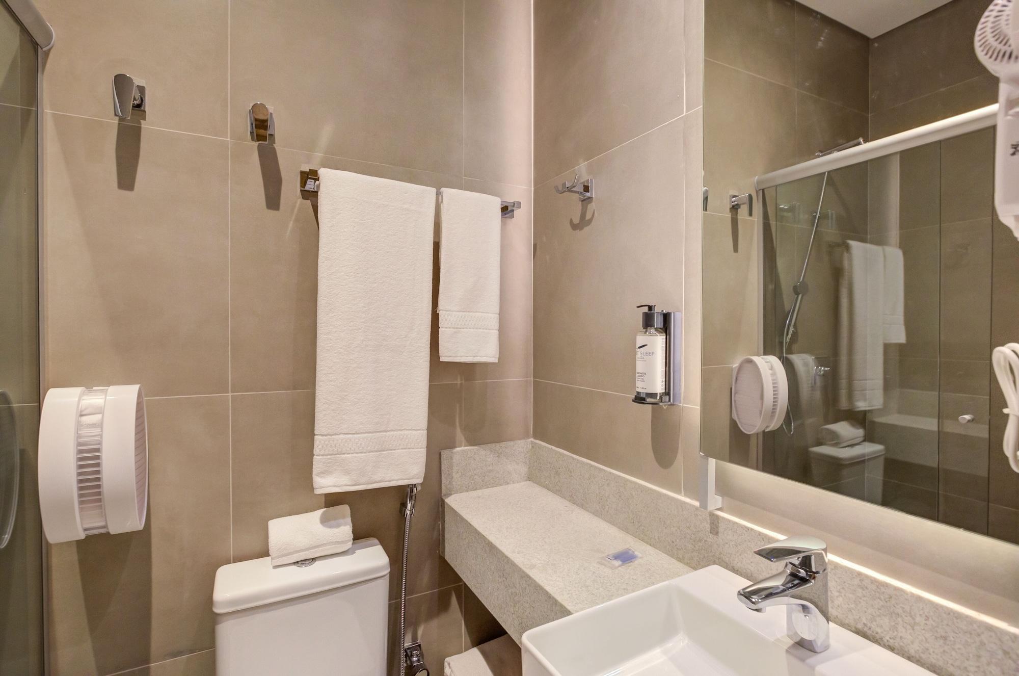 Equipamiento de Habitación Fast Sleep Suites by Slaviero Hotéis dentro do Aeroporto Guarulhos Terminal 2, desembarque Oeste