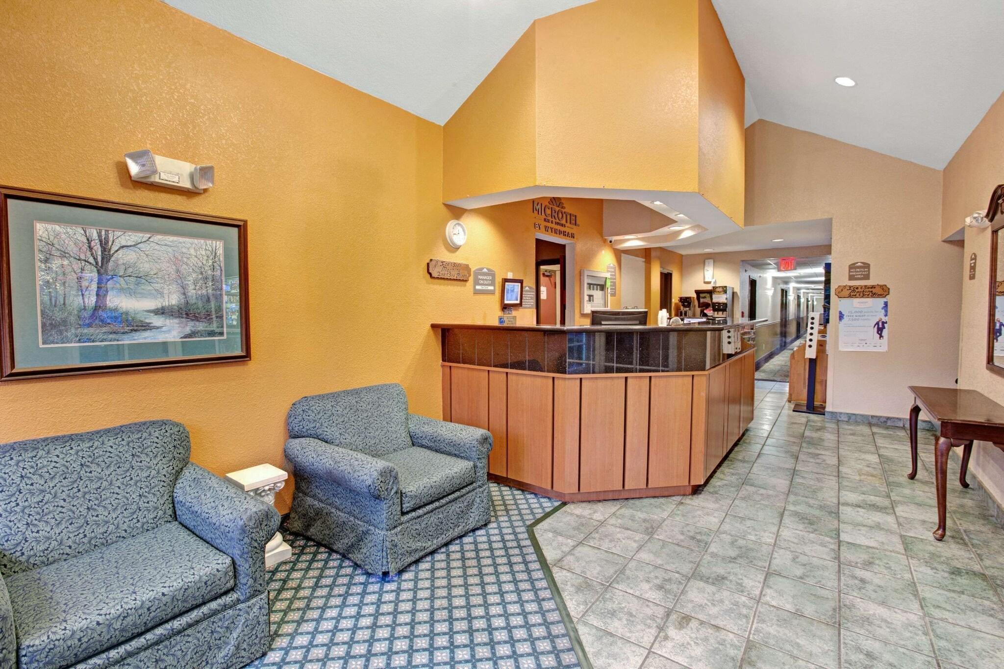 Vista Lobby Microtel Inn & Suites by Wyndham Gatlinburg