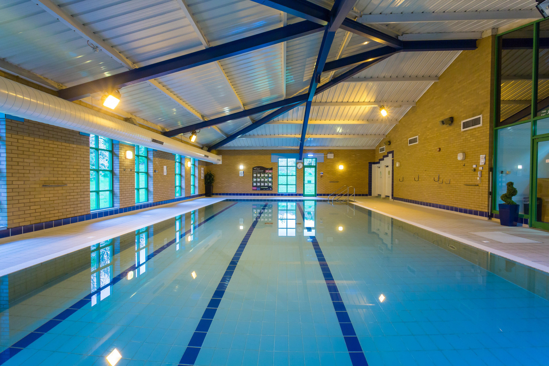 Vista Piscina Holiday Inn Rugby/ Northampton M1, Jct 18 by IHG